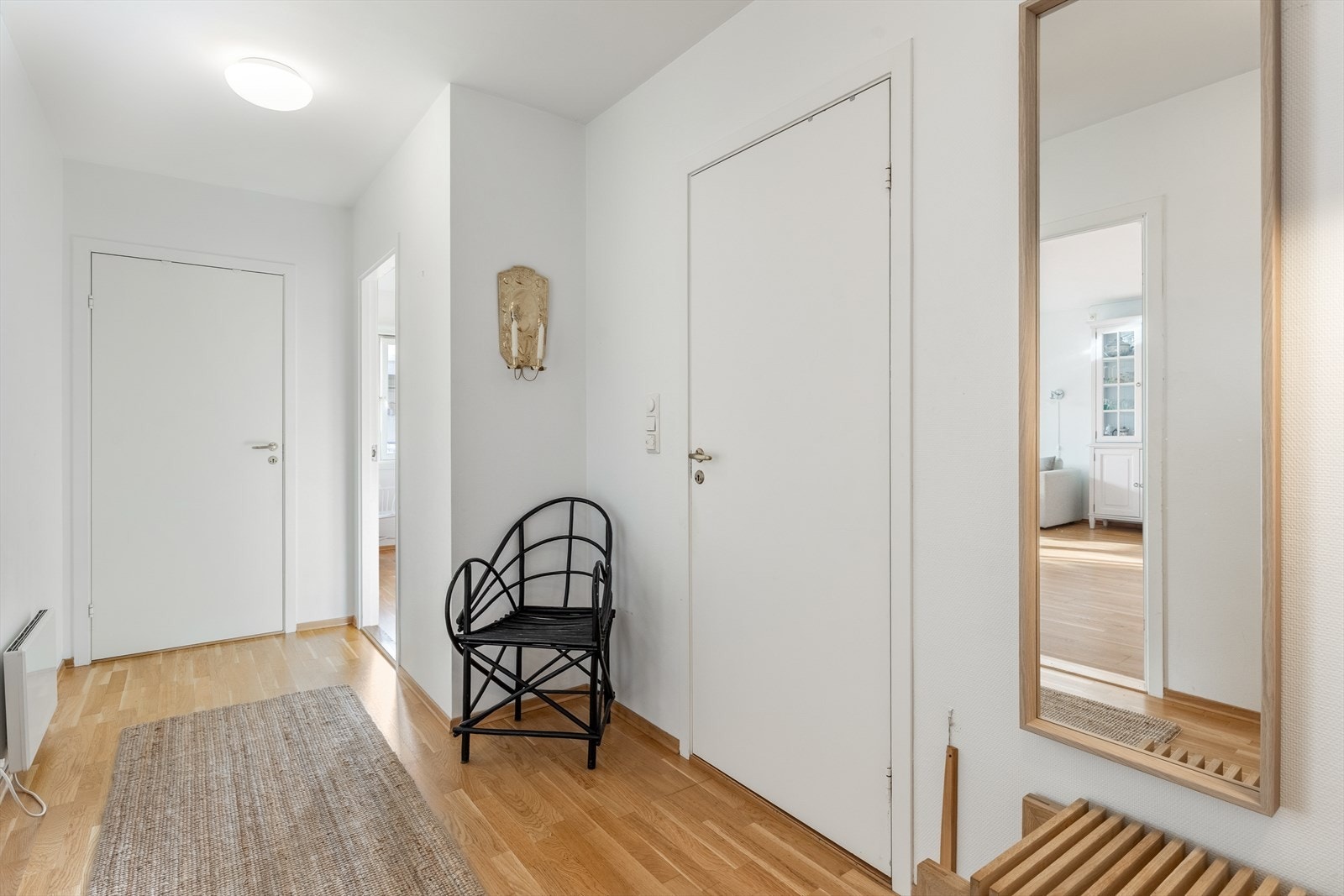 Praktisk romslig bod i mellomgangen Galleribilde