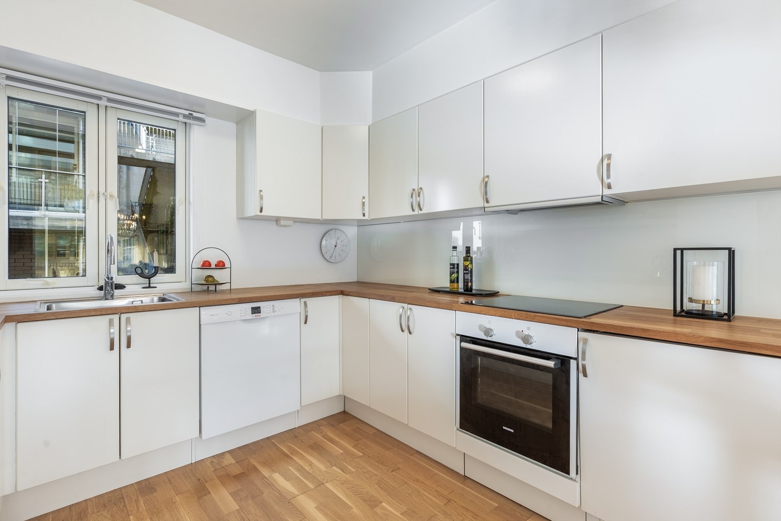 Godt med skap- og benkeplass Galleribilde