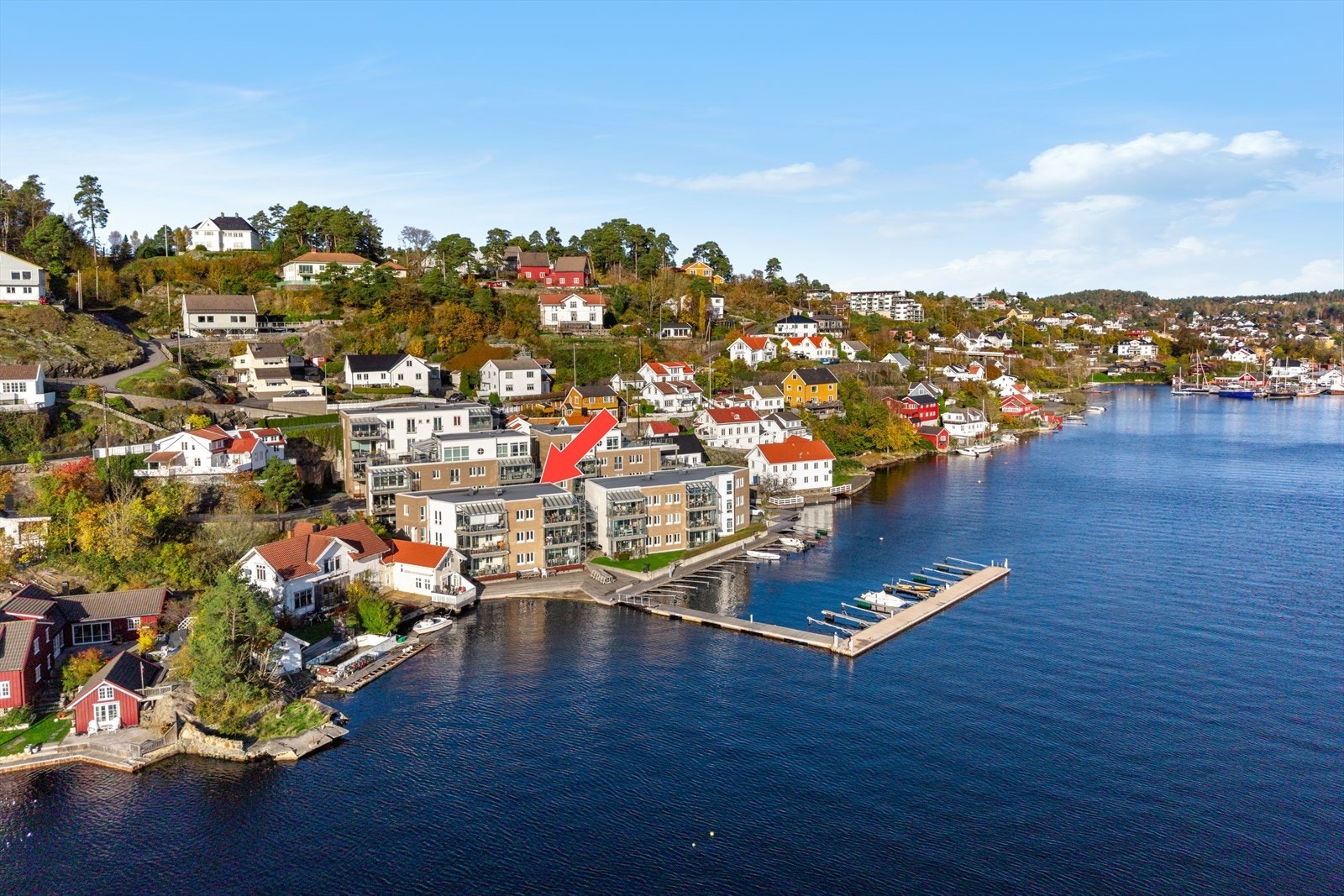 Velkommen til et hyggelig og lettstelt bomiljø i rolige og sjønære omgivelser med nærhet til "alt" Galleribilde