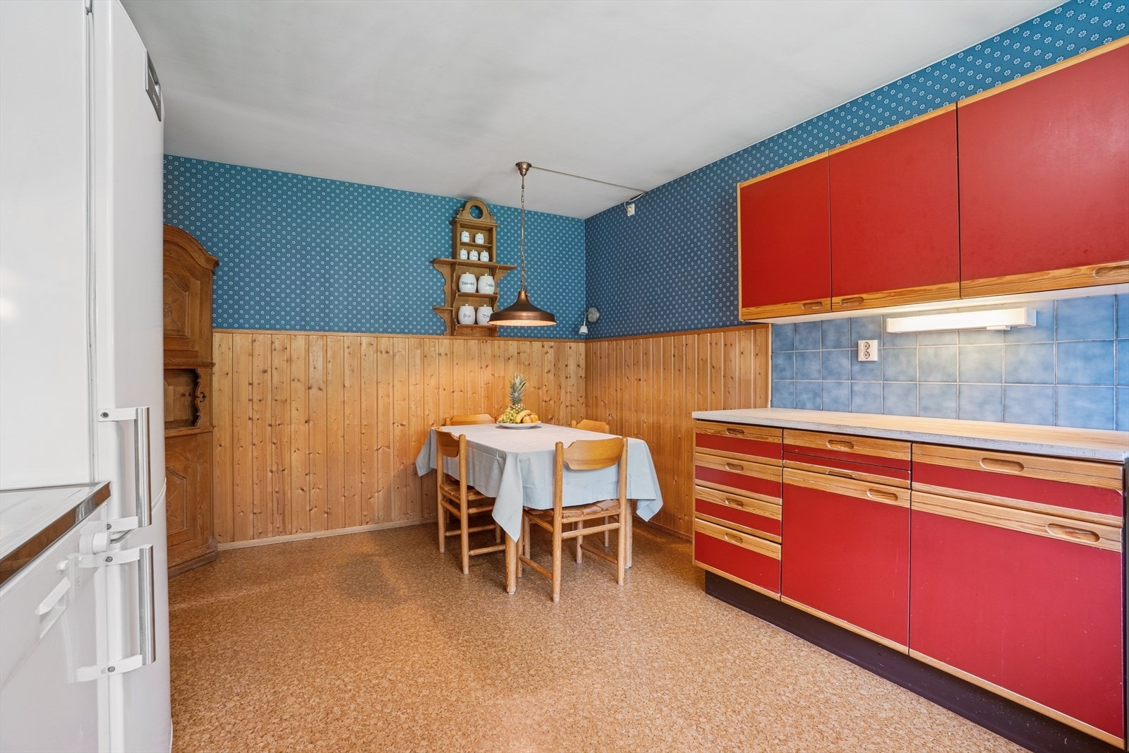 Det er også plass til et spisebord på kjøkkenet. Galleribilde