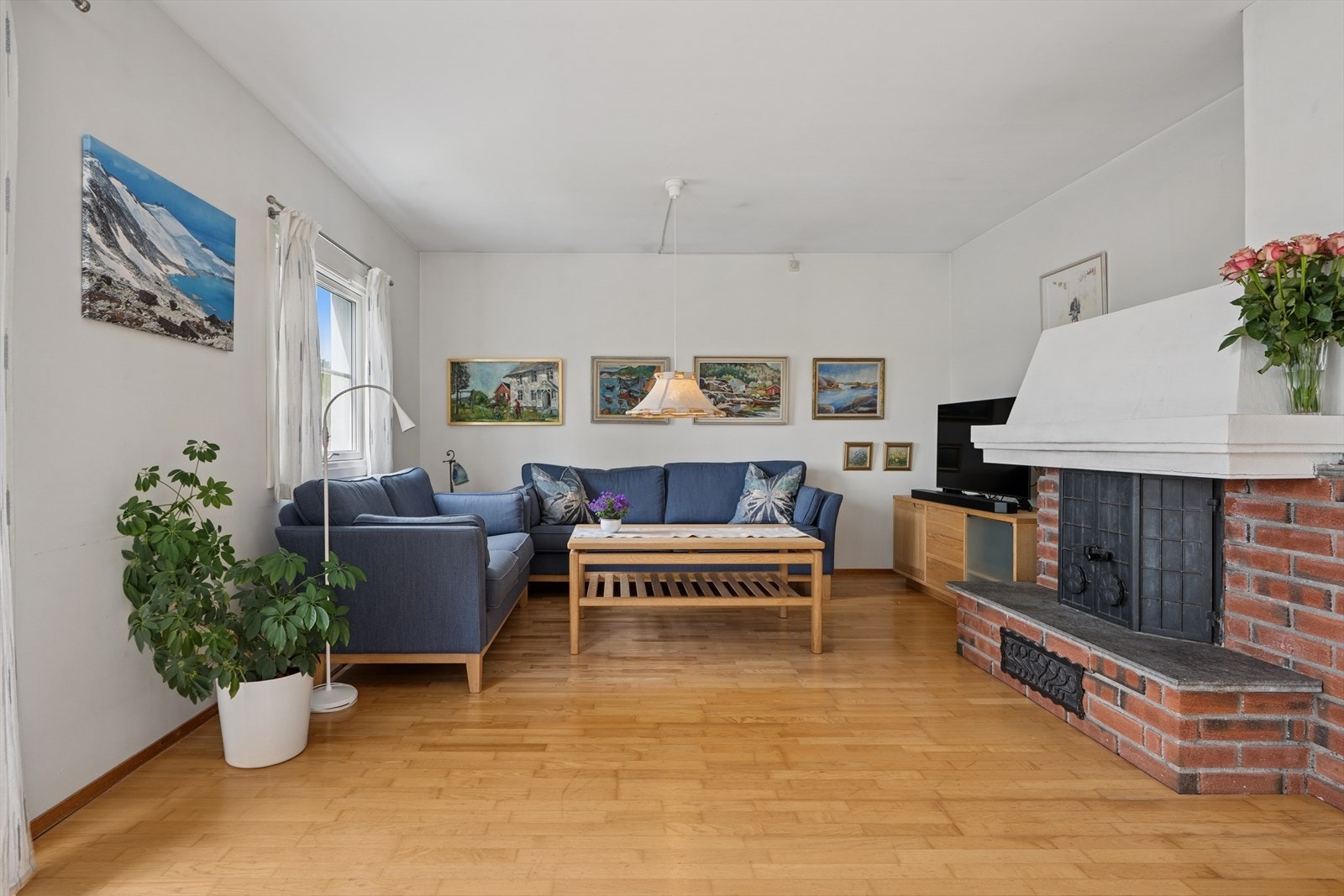 Det er også en peis hvor du kan få fine og lune stunder rundt. Galleribilde