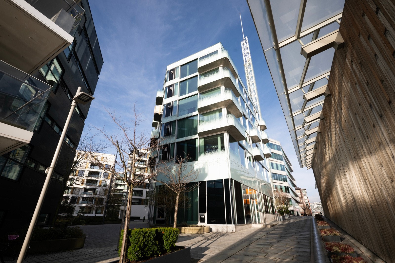 Sentralt beliggende 2-roms med en rolig og attraktiv beliggenhet på Tjuvholmen. Bydelen er internasjonalt anerkjent og premiert for sin arkitektur og byplanlegging. Galleribilde