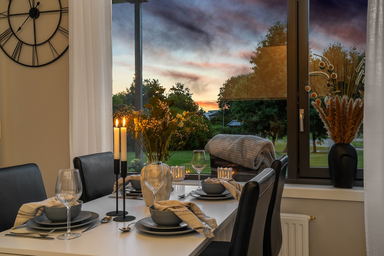 Leiligheten ligger skjermet til i første etasje, med minimal trafikk i området. Galleribilde