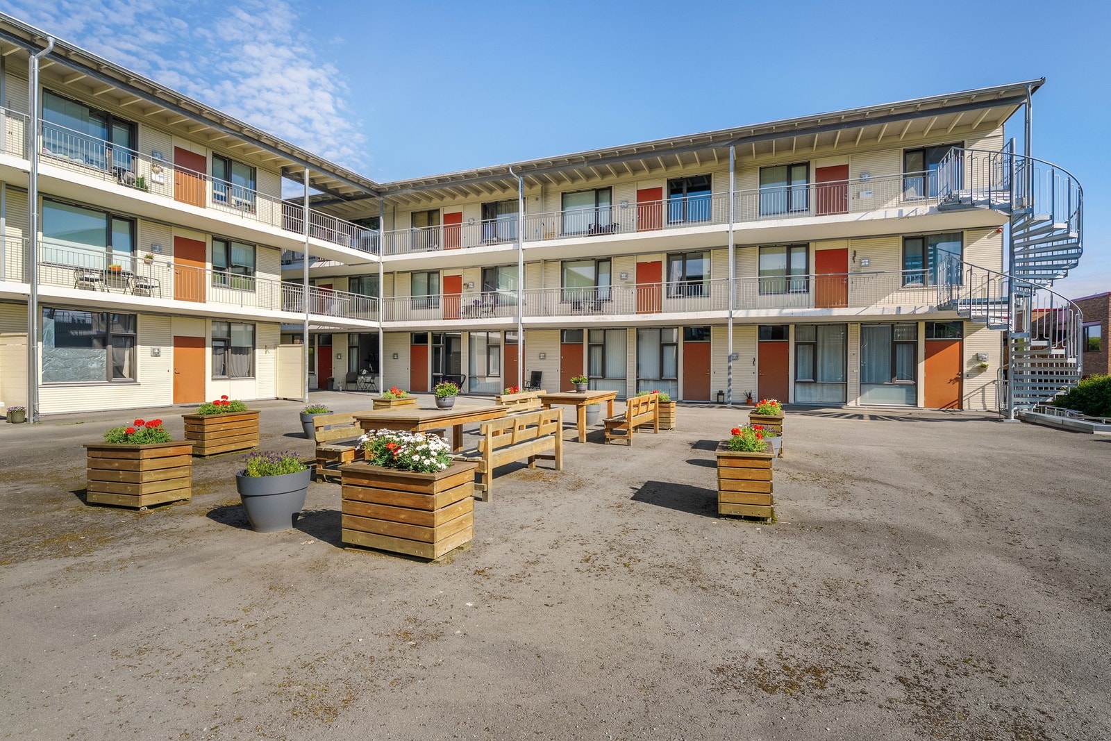 Fellesområdene byr på hyggelige sittegrupper, beplantning og lekeplass for små barn. Galleribilde
