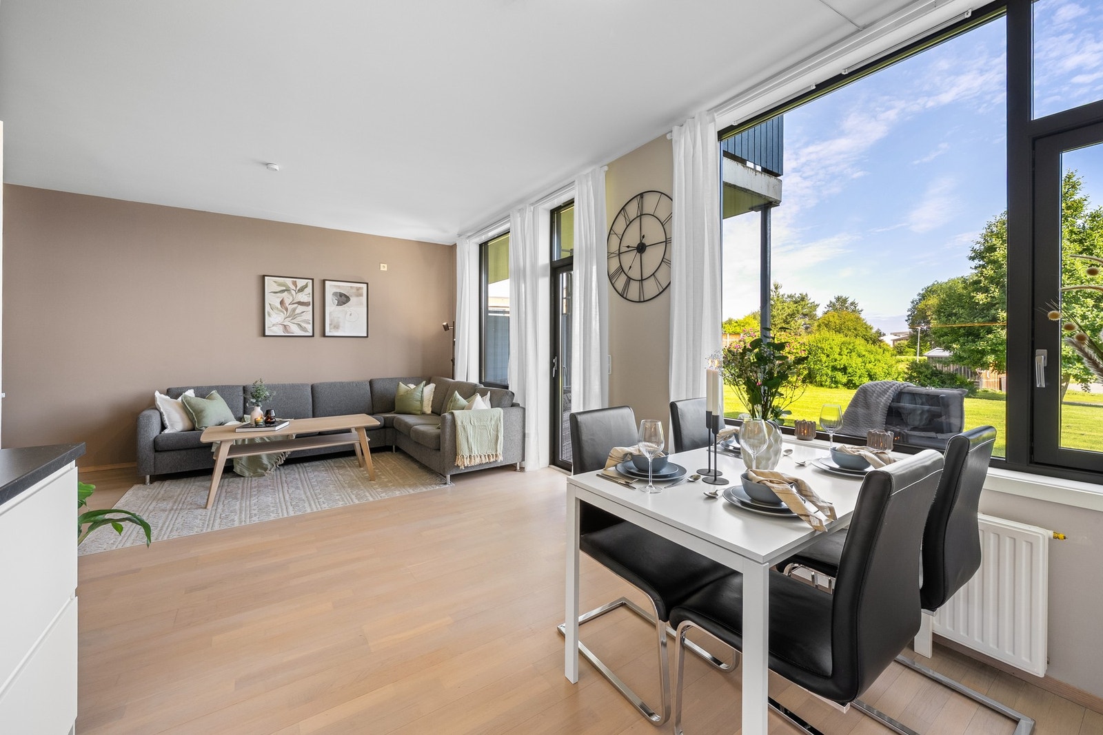 Oppvarming med fjernvarme, inkludert i de faste felleskostnadene. Galleribilde