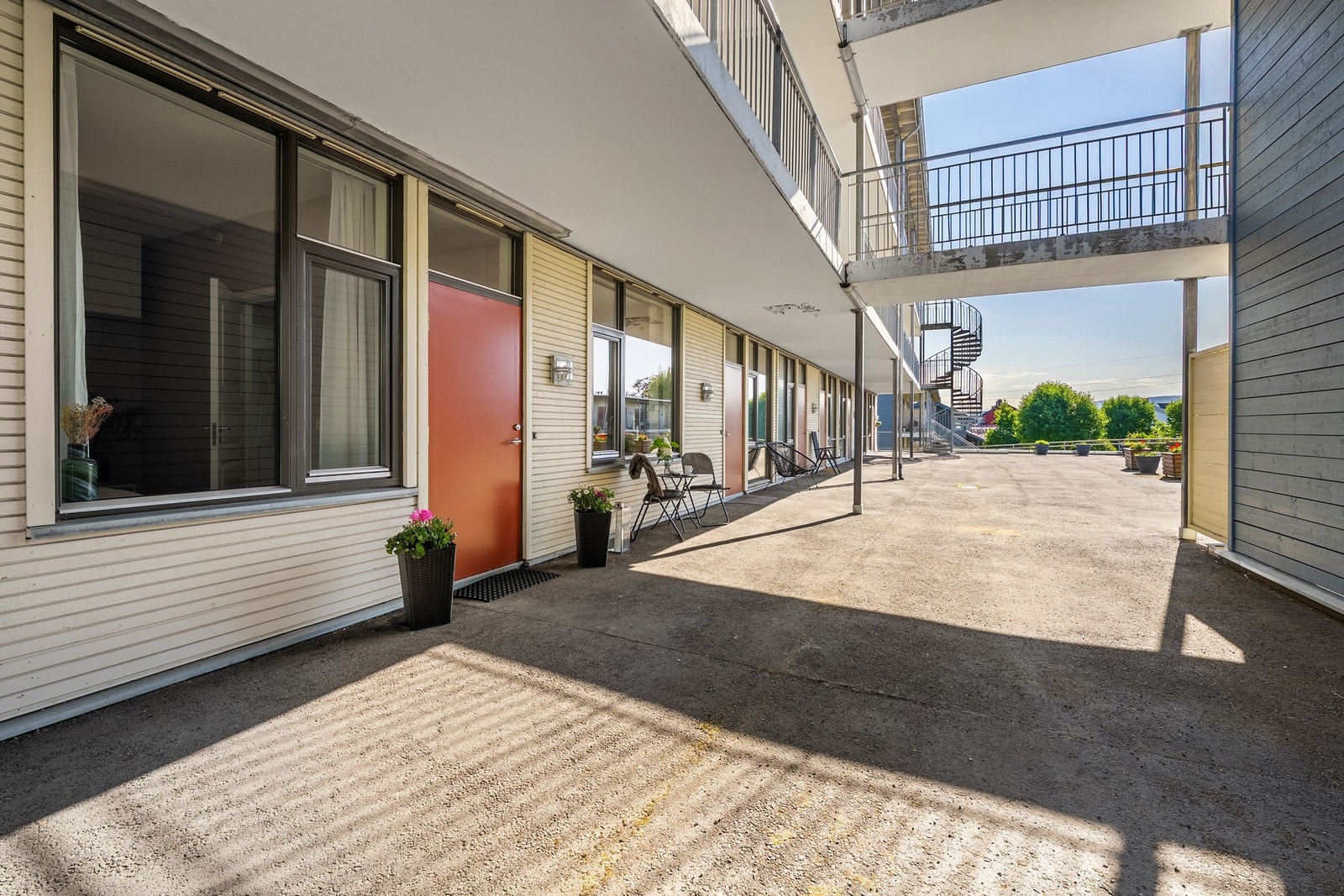 Direkte adkomst gir praktisk og lett tilgjengelig inngang. Galleribilde