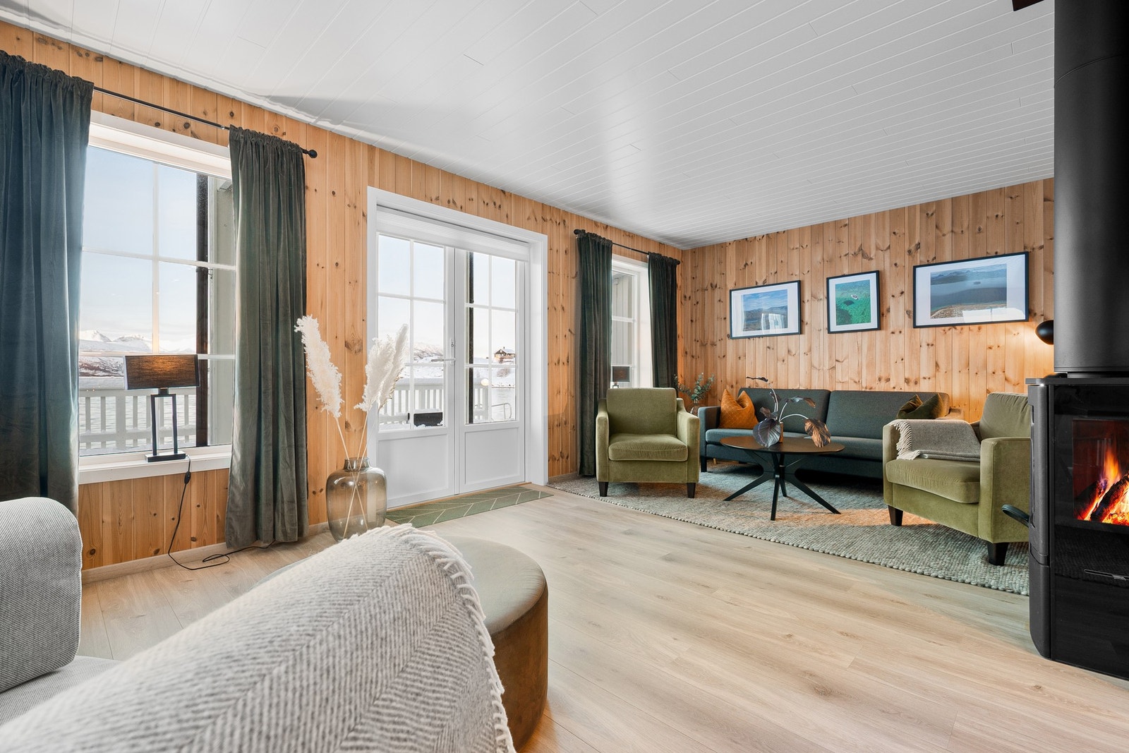 Stor og luftig stue med plass til mange Galleribilde