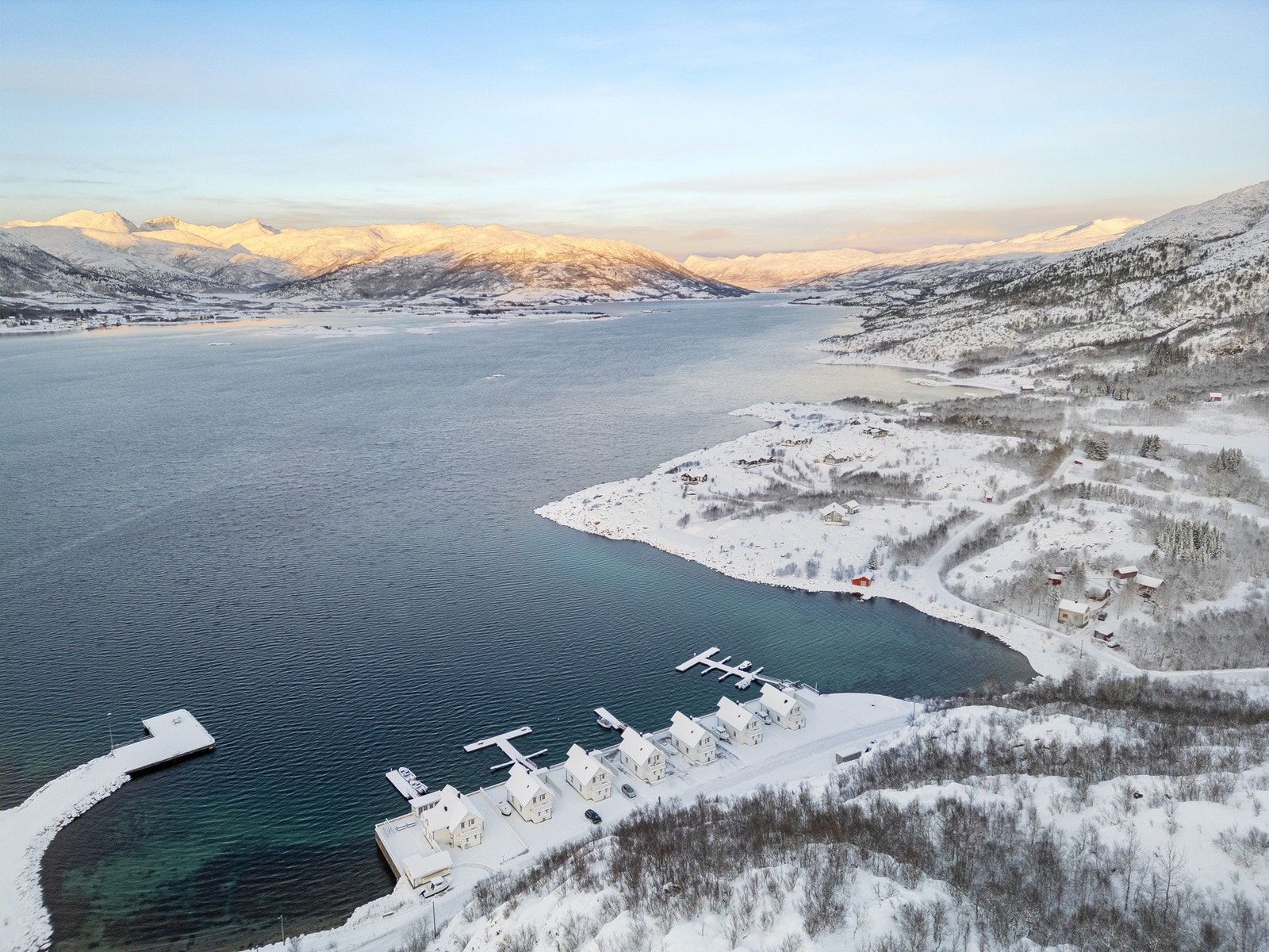 Idylliske omgivelser sommer som vinter - tenk deg å nyte helgene her! Galleribilde