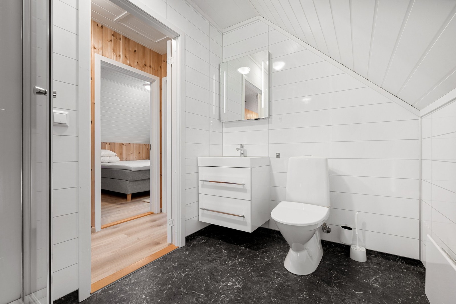 Bad nummer 2 - praktisk med et ekstra bad i samme etasje som soverommene Galleribilde