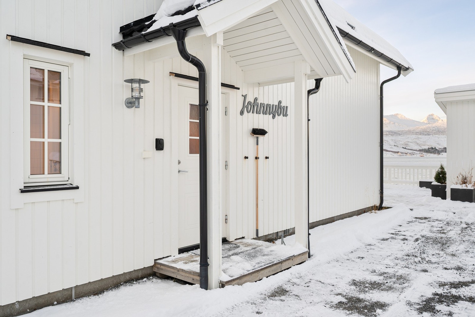 Hyggelig inngangsparti med overbygg Galleribilde