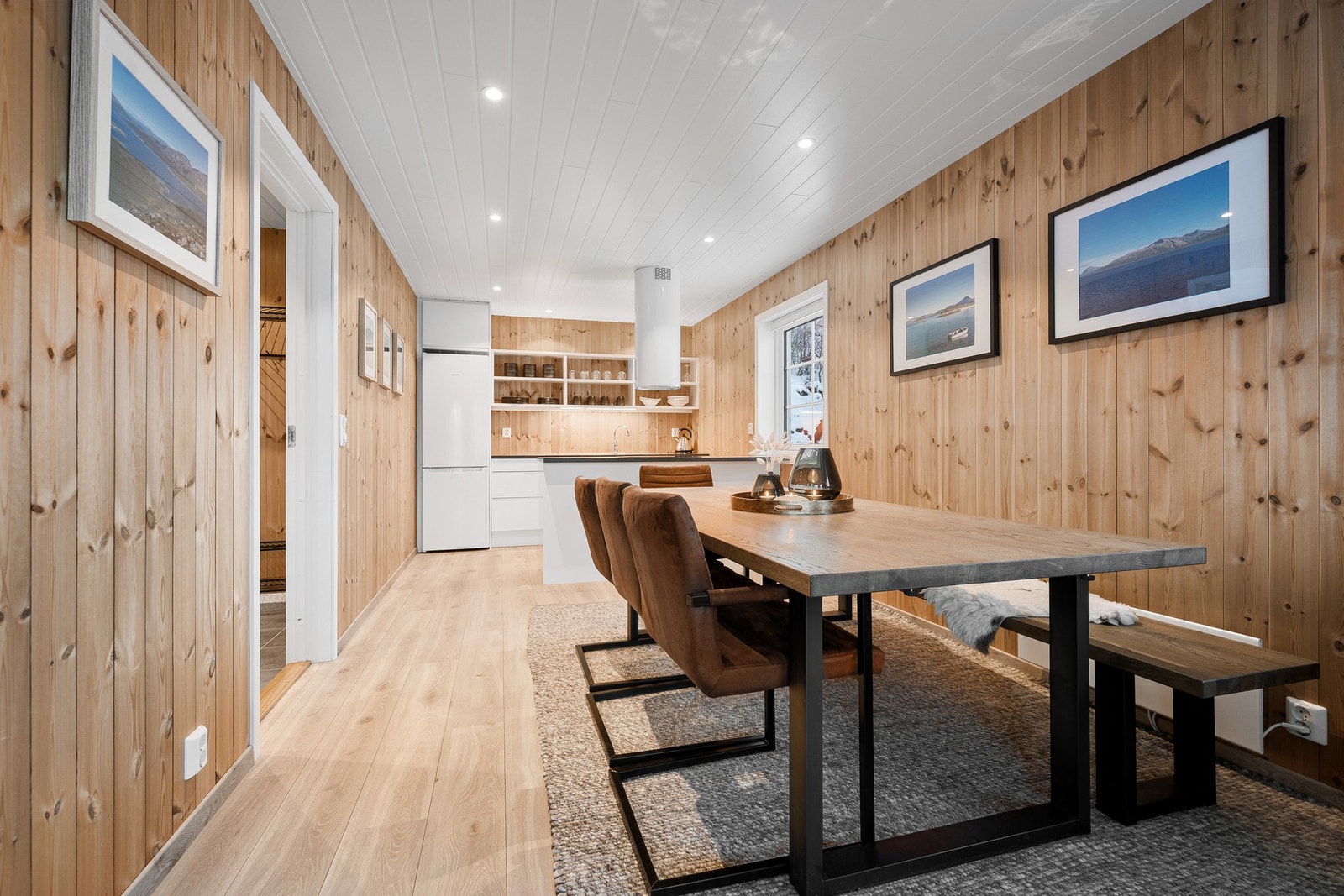 Downlights gir god belysning i spisestue og kjøkken Galleribilde