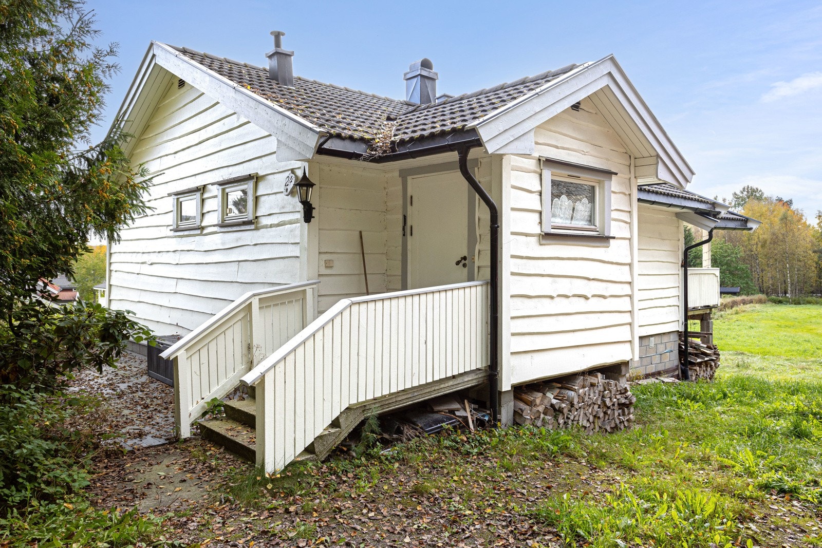 Boligen består av følgende rom: Vindfang, gang, bad, wc-rom, 2 soverom og stue/kjøkken Galleribilde