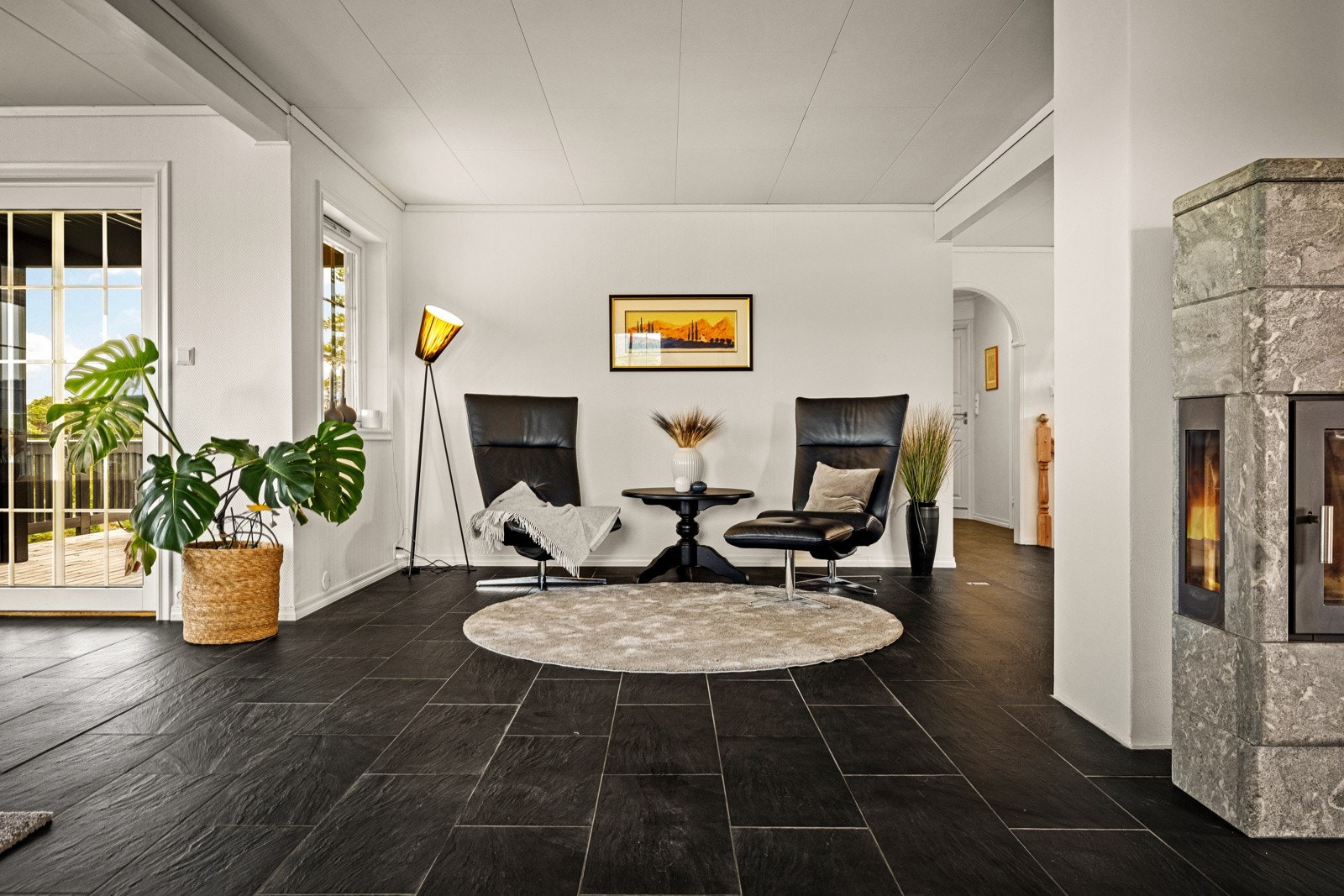 God plass til både salong, spisegruppe, samt egen sittegruppe. Galleribilde