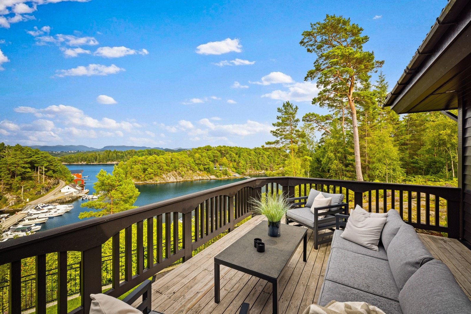 Flere fine uteområder hvor man kan kose seg. Galleribilde