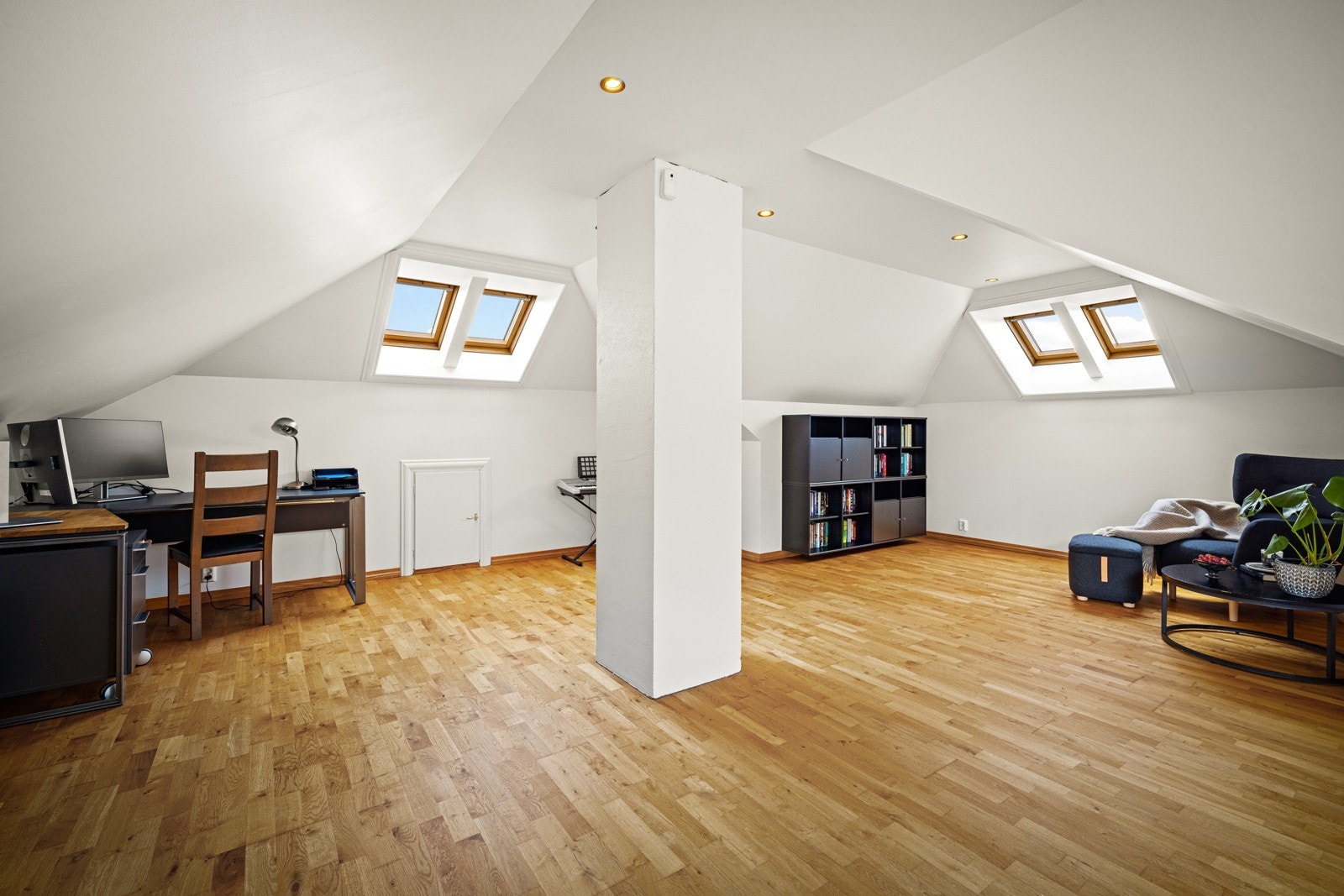 Romslig loftsstue på hele 59 m² Galleribilde