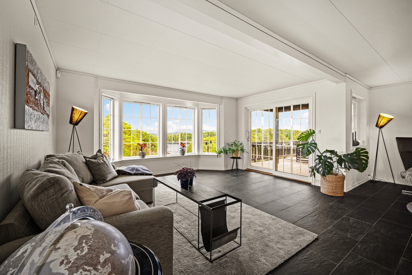 Rikelig med plass til en stor salong. Galleribilde