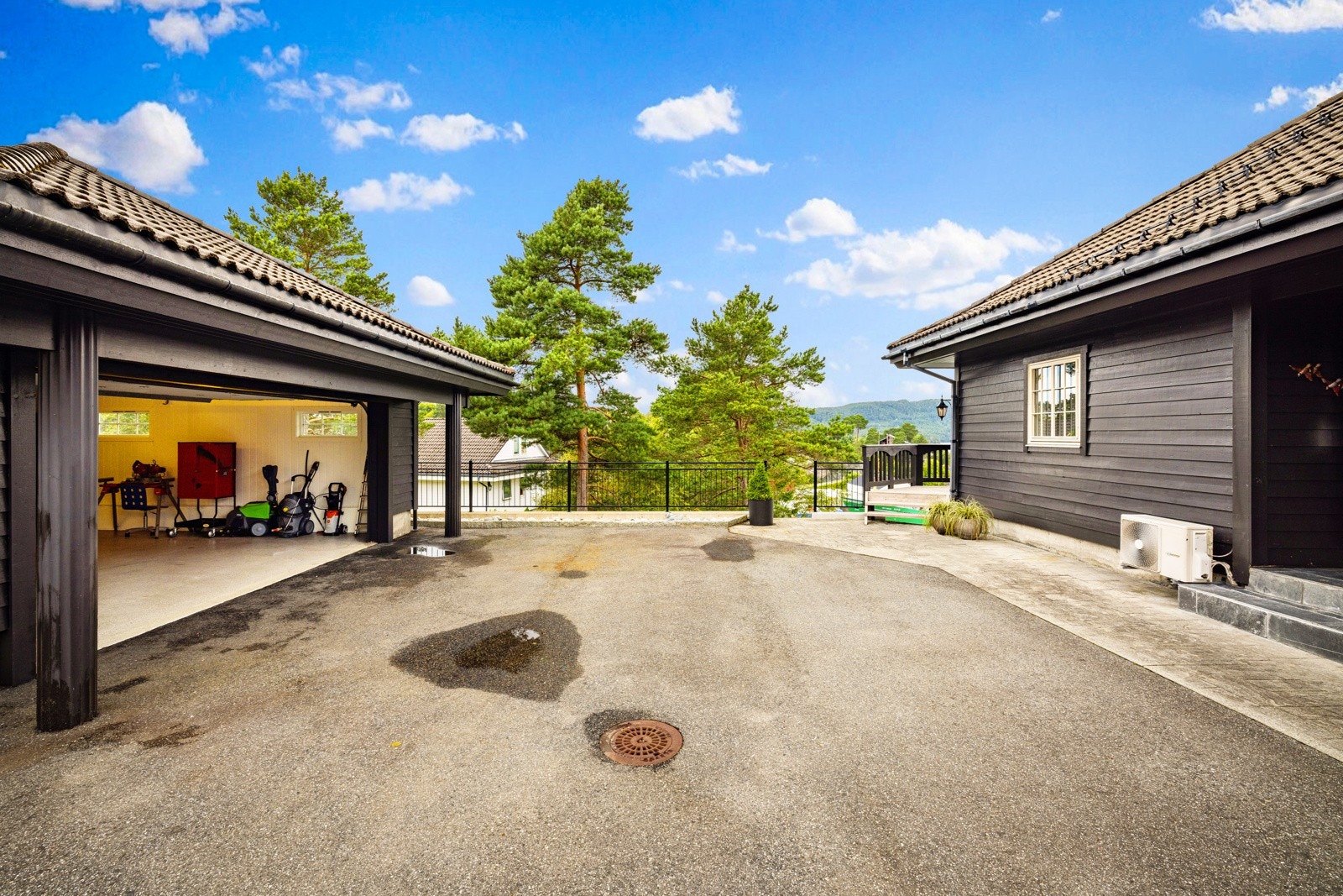 Romslig garasje på 44 m². Galleribilde