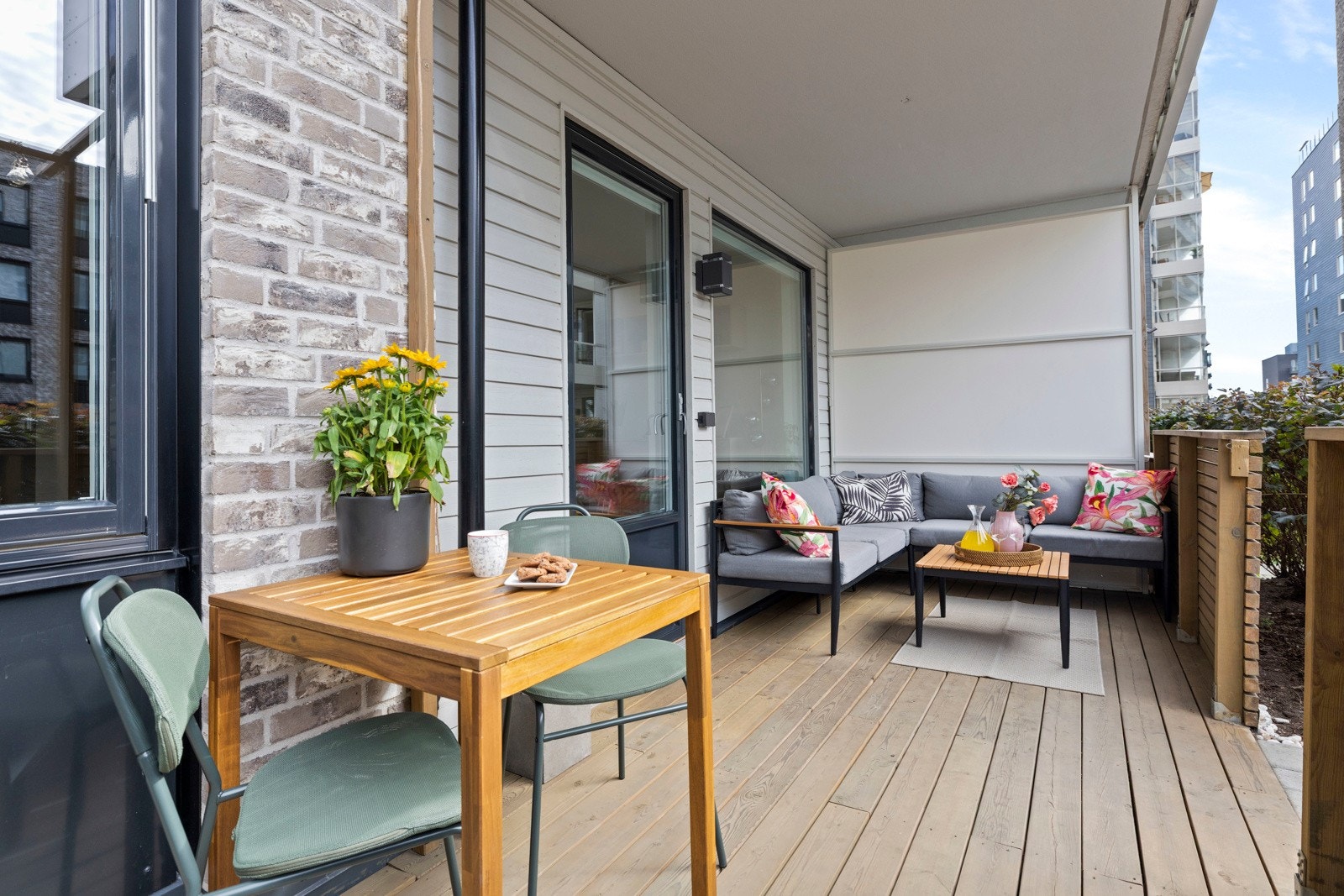 - Markterrasse med god plass til utemøbler og grill - Galleribilde