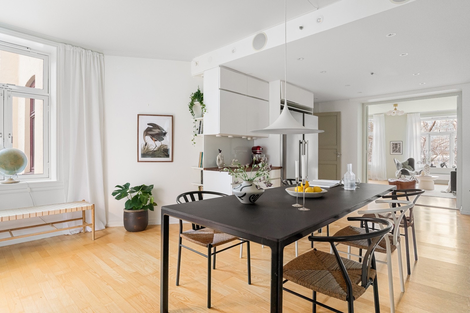 Dette er en klassisk og romslig 4-roms andelsleilighet beliggende grønt og frodig til på Fredensborg Galleribilde