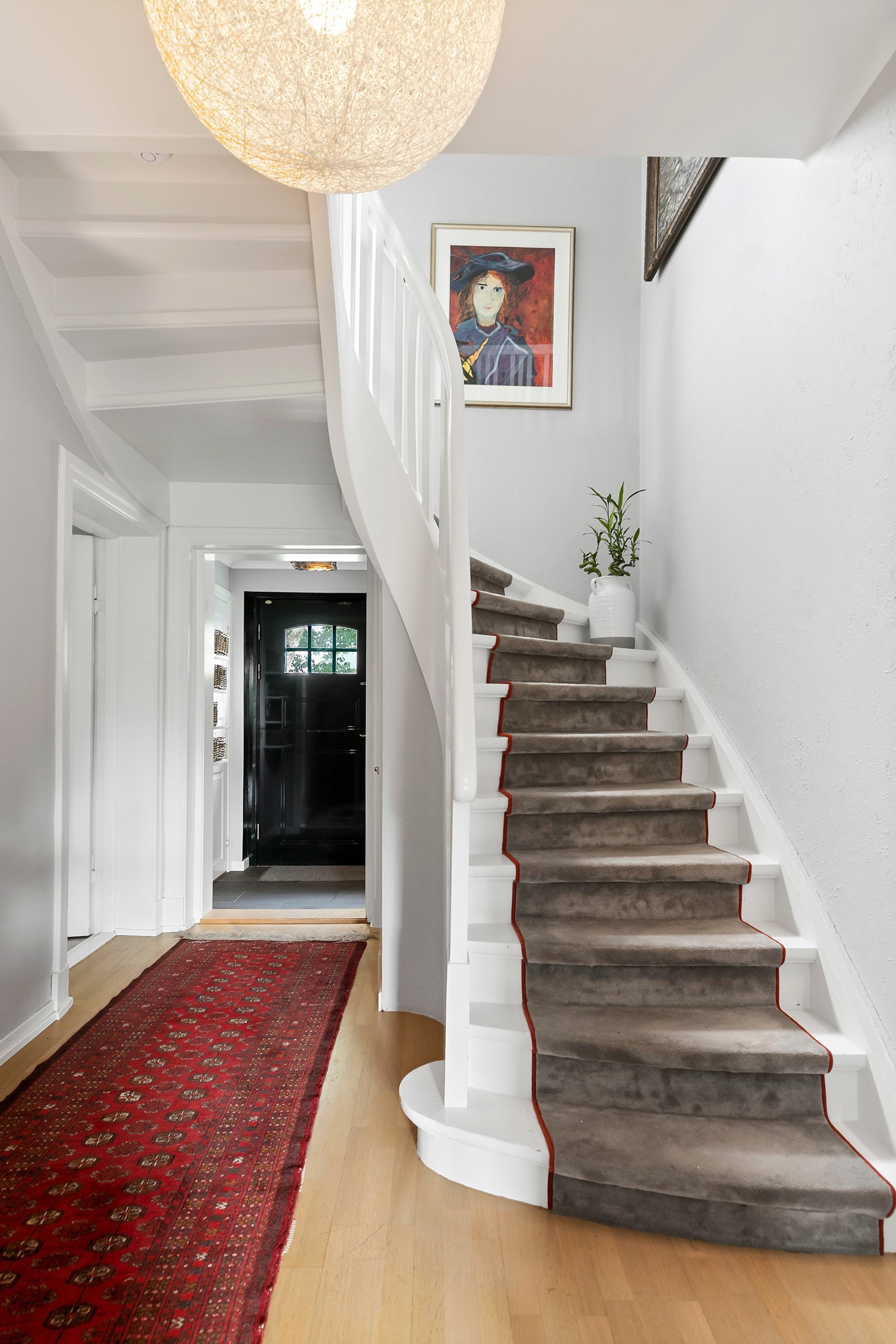 Trappegang fra 1. etasje Galleribilde