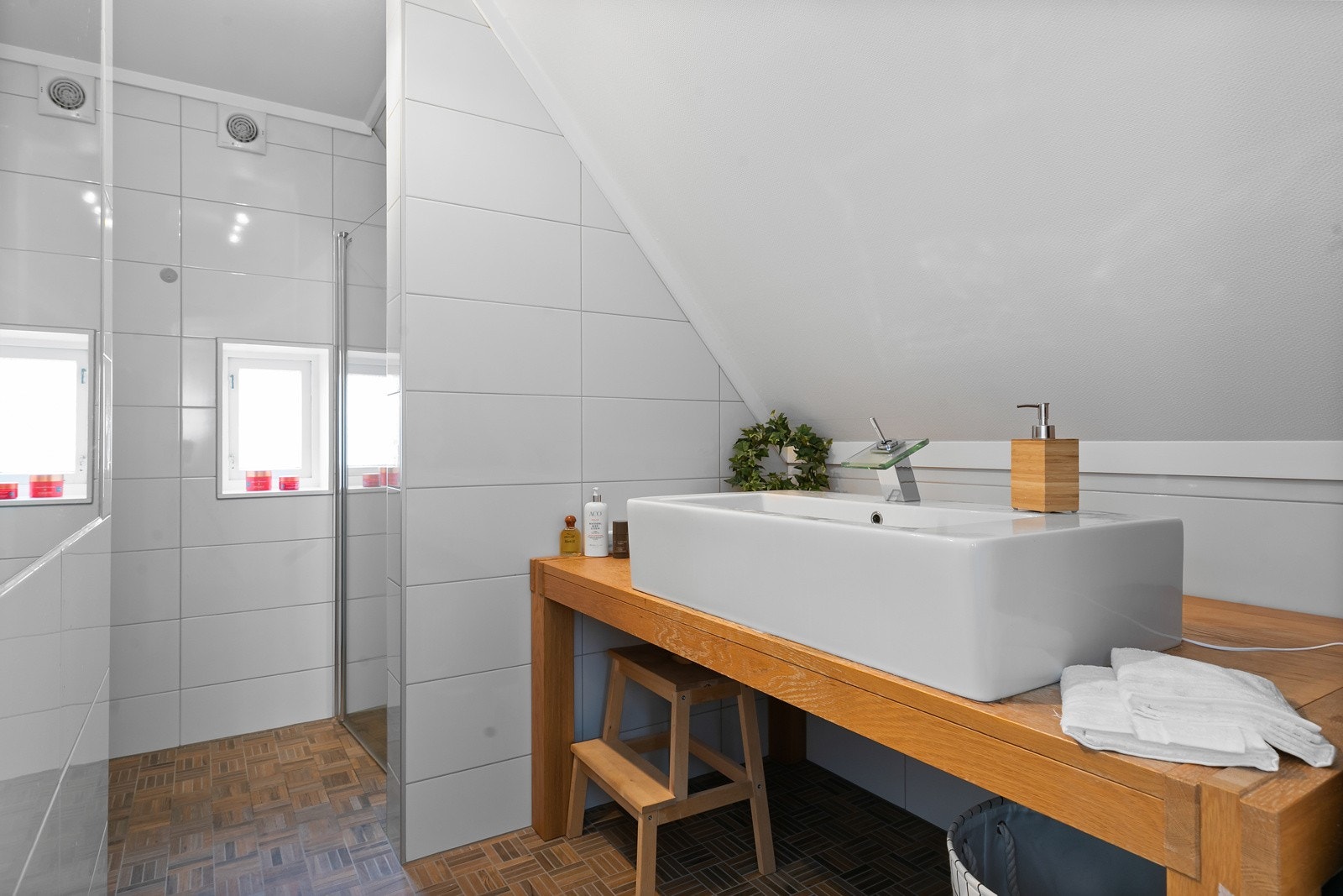 Bad nummer to i andre etasje ble totalrenovert i 2017. Galleribilde