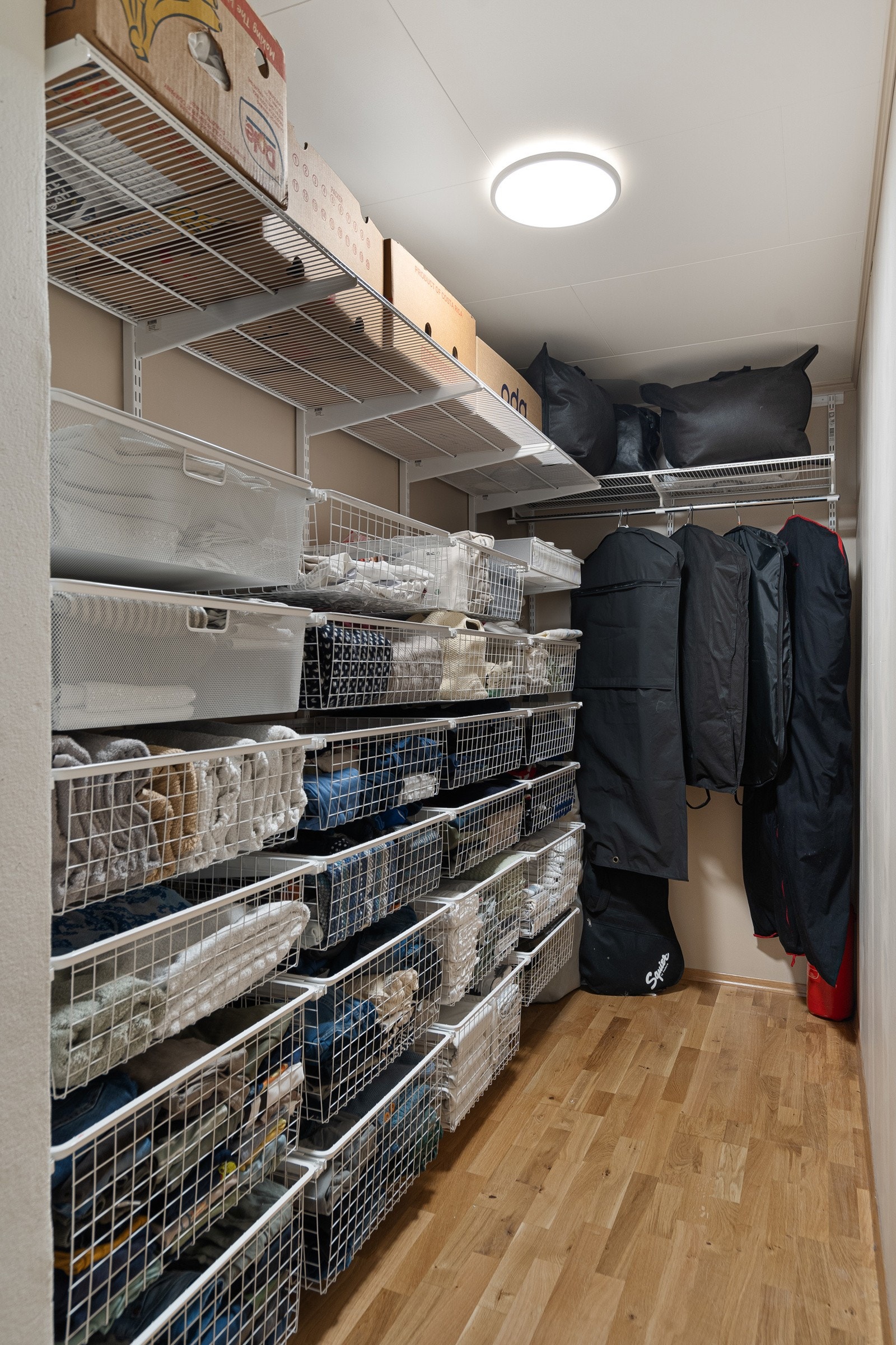 Praktisk bod/garderobe i 2. etasje Galleribilde