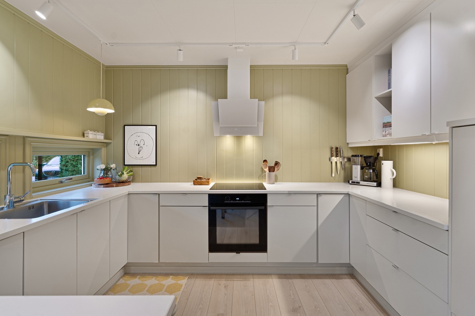 Praktisk, funksjonelt og svært arbeidsvennlig kjøkken Galleribilde