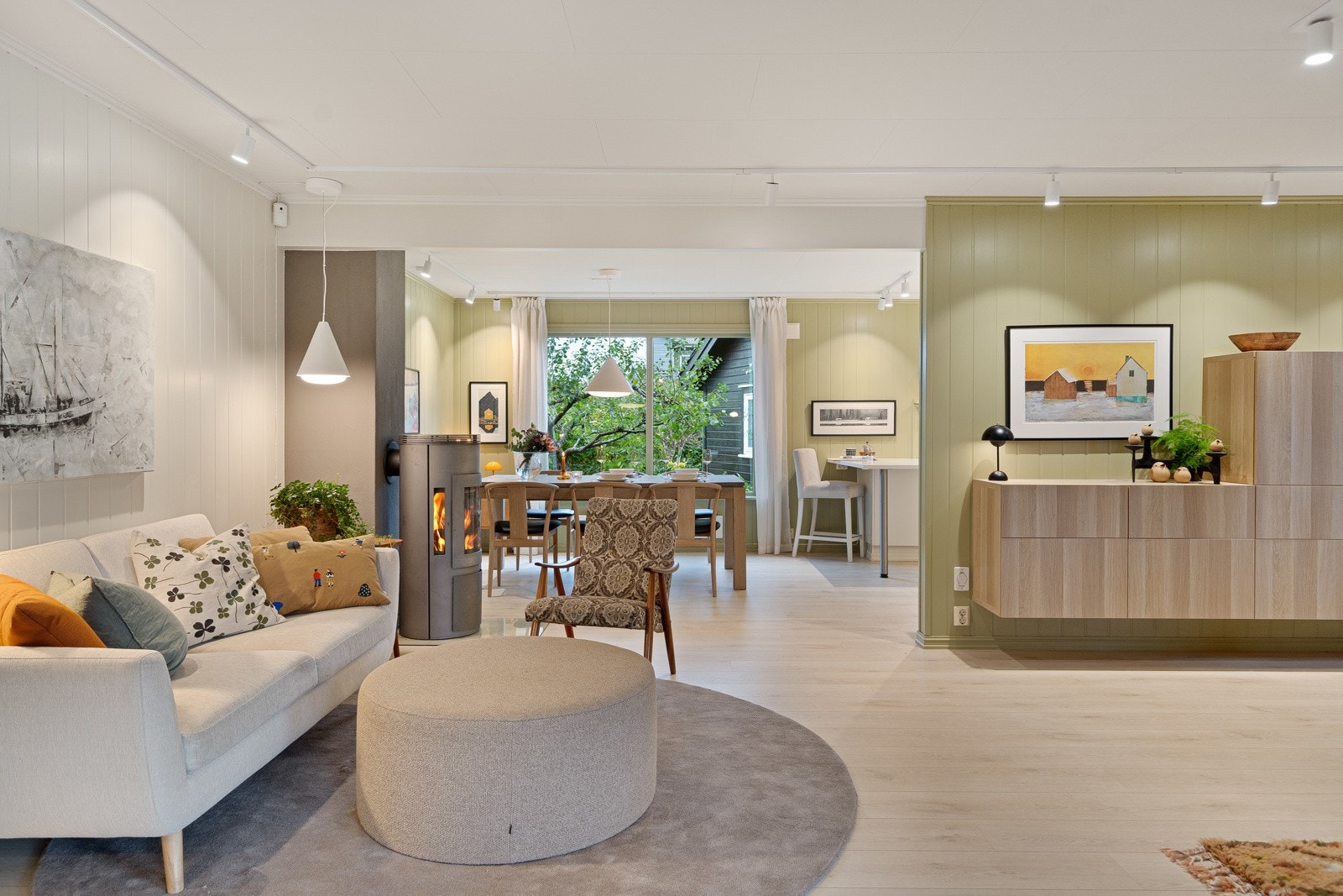 Lys, samtidig lun og fin stue Galleribilde