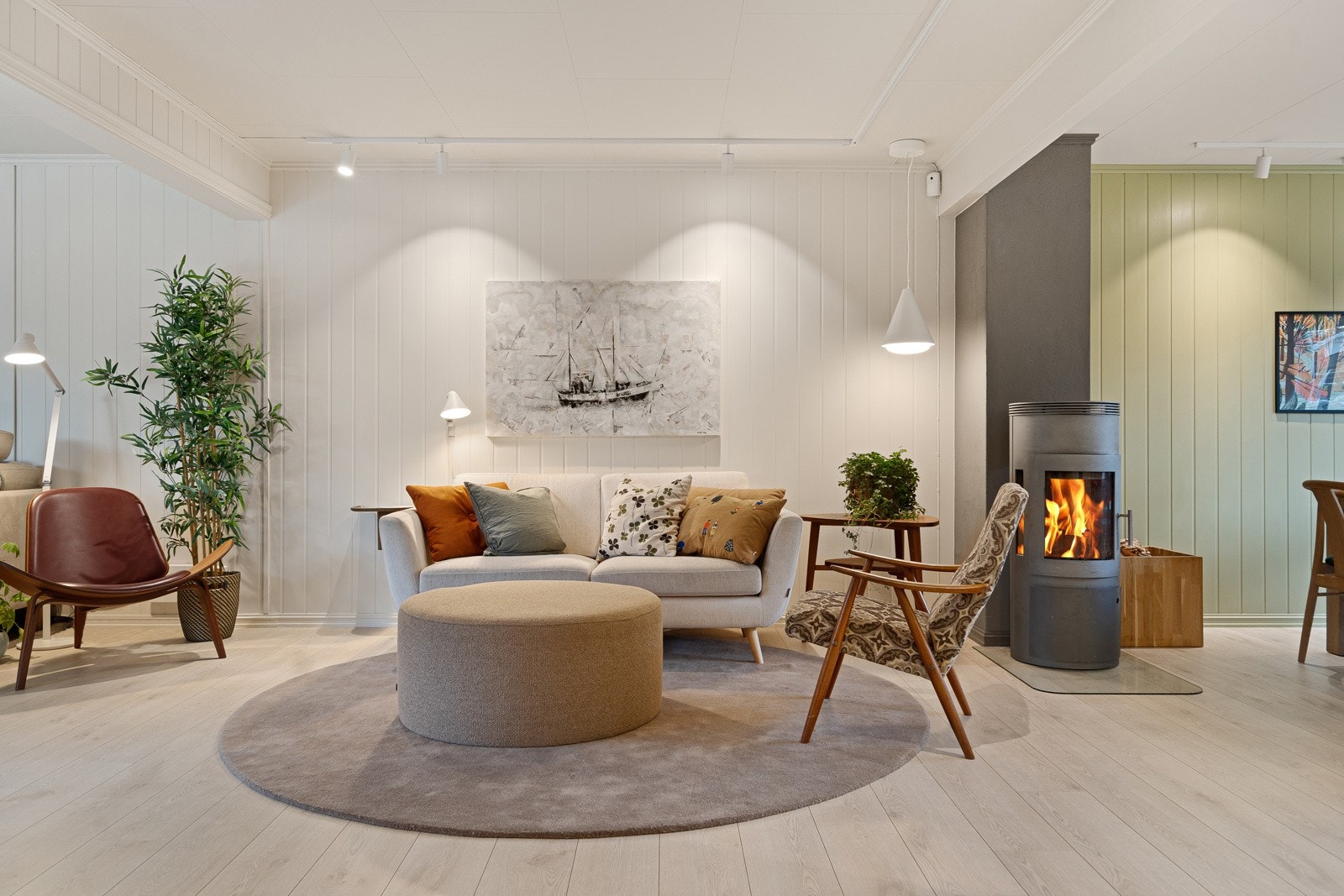 Stuen har flere, gode møbleringsmuligheter Galleribilde