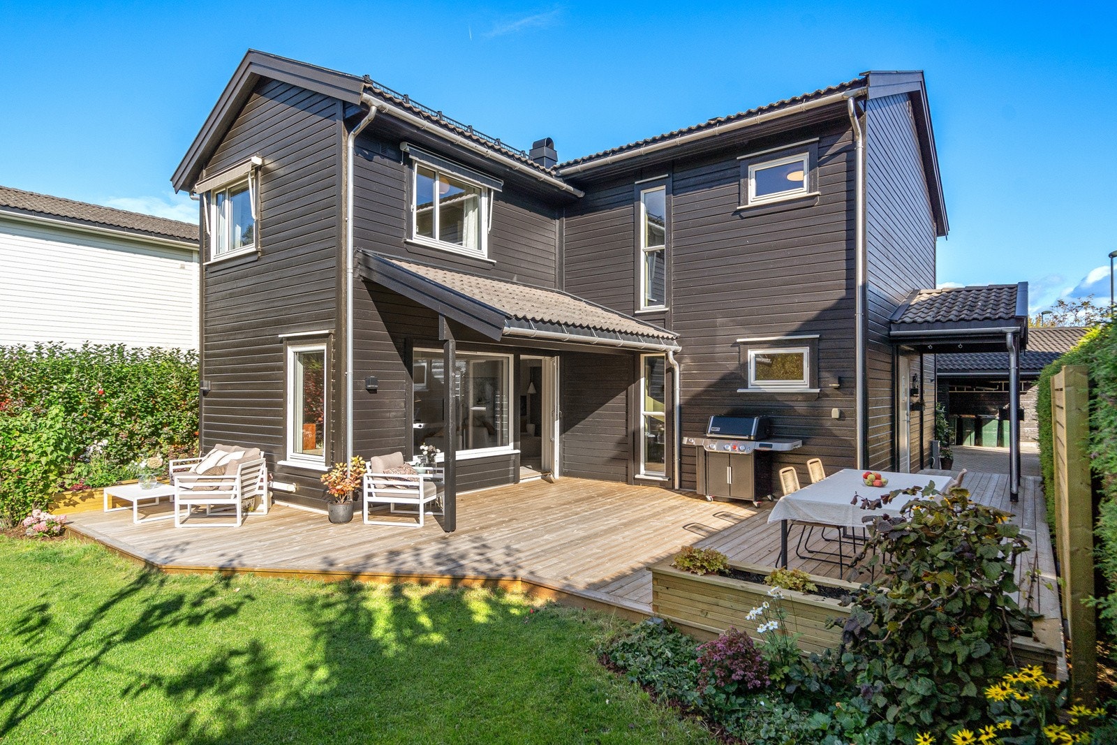 Fasademessig en stilren og tøff bolig Galleribilde