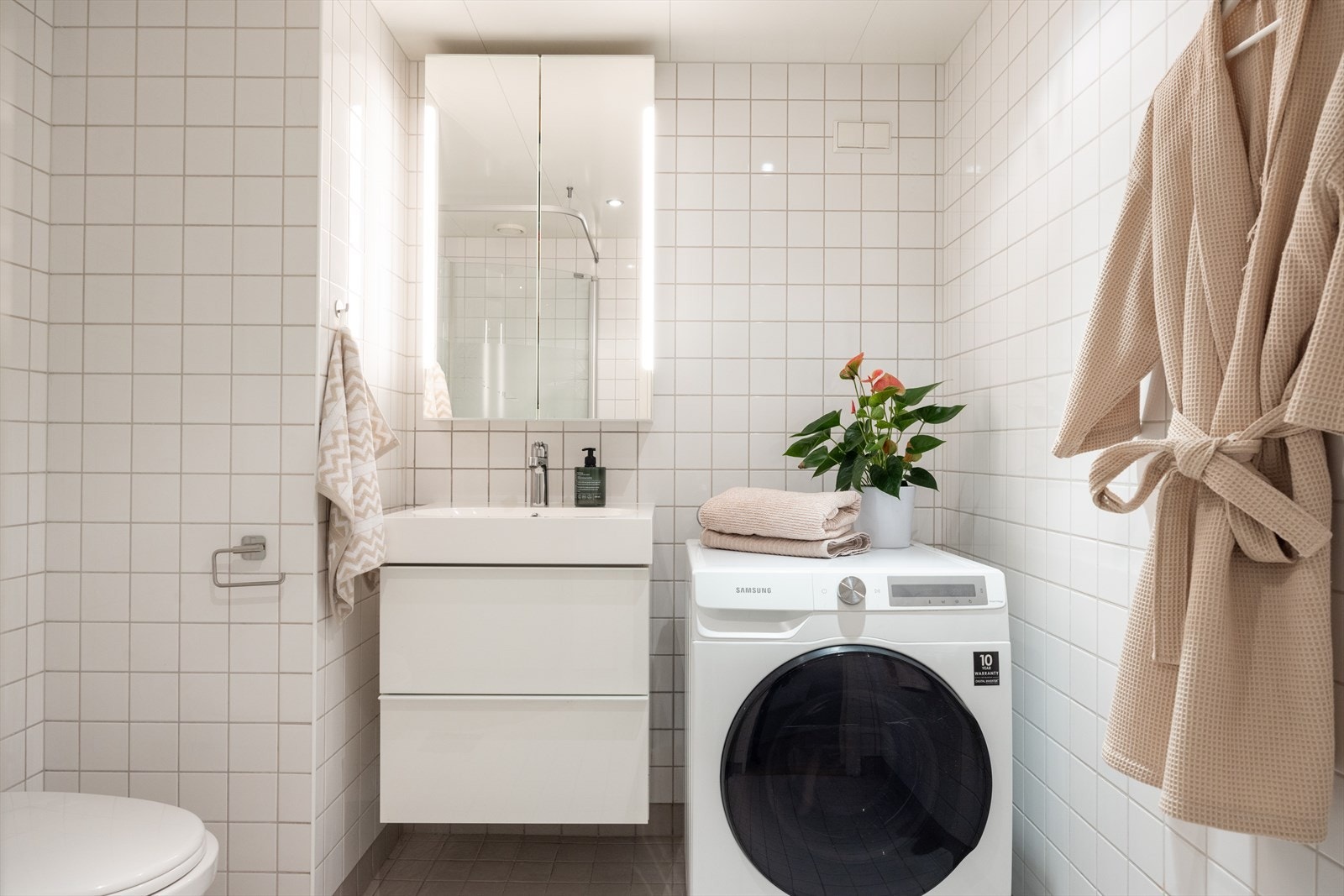 Videre er det opplegg for vaskemaskin. Galleribilde