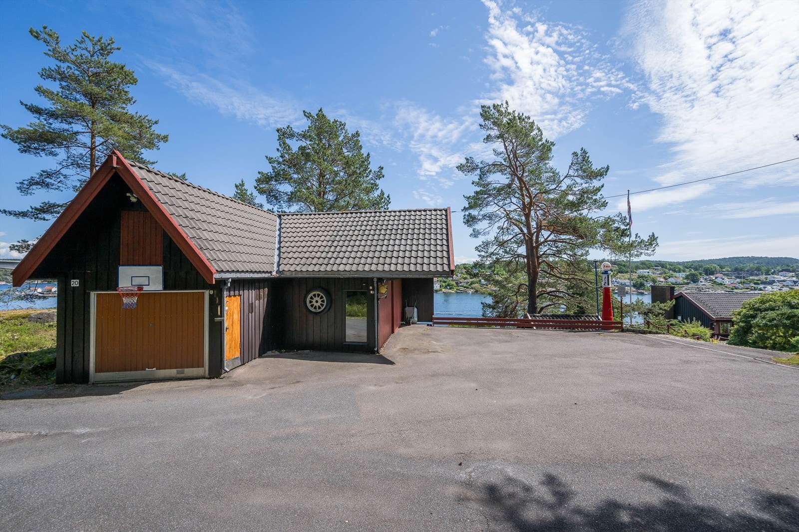 Frittstående garasje/veksted fra 1985 Galleribilde