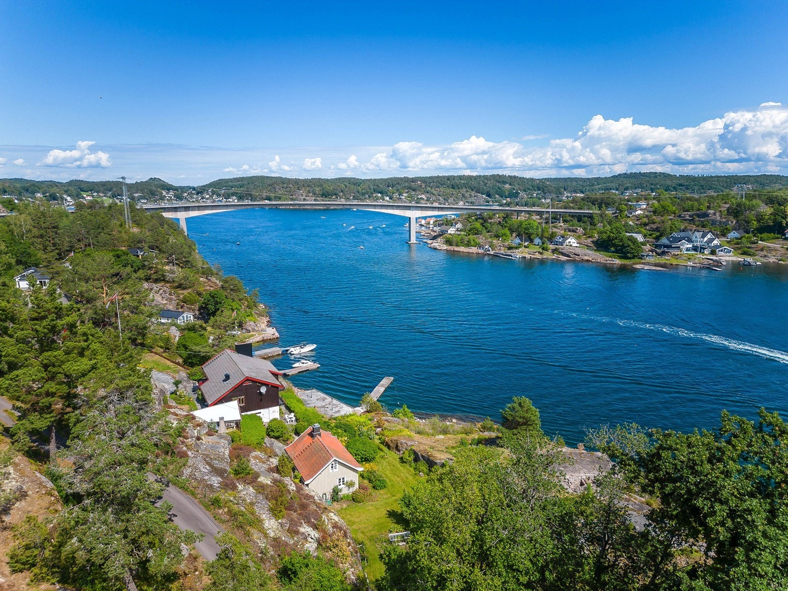 Eiendommen har fantastisk utsikt og nærhet til Vrengensundet Galleribilde