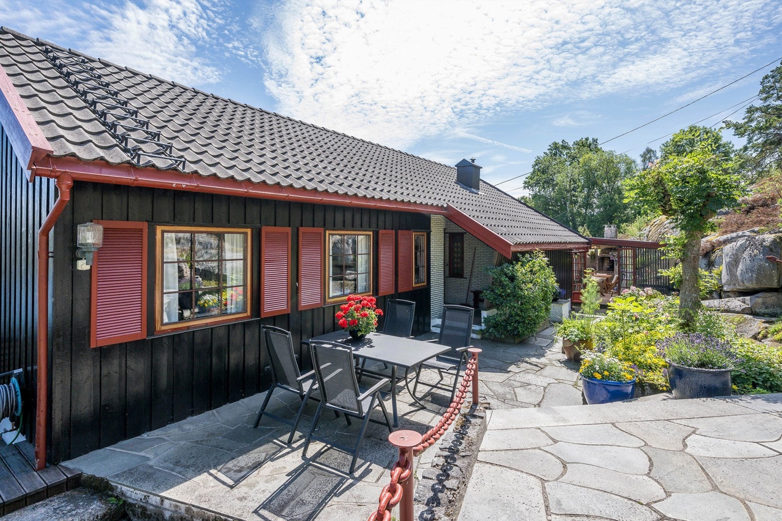 Hyggelig inngangsparti - Bjønnhueveien 20 A Galleribilde