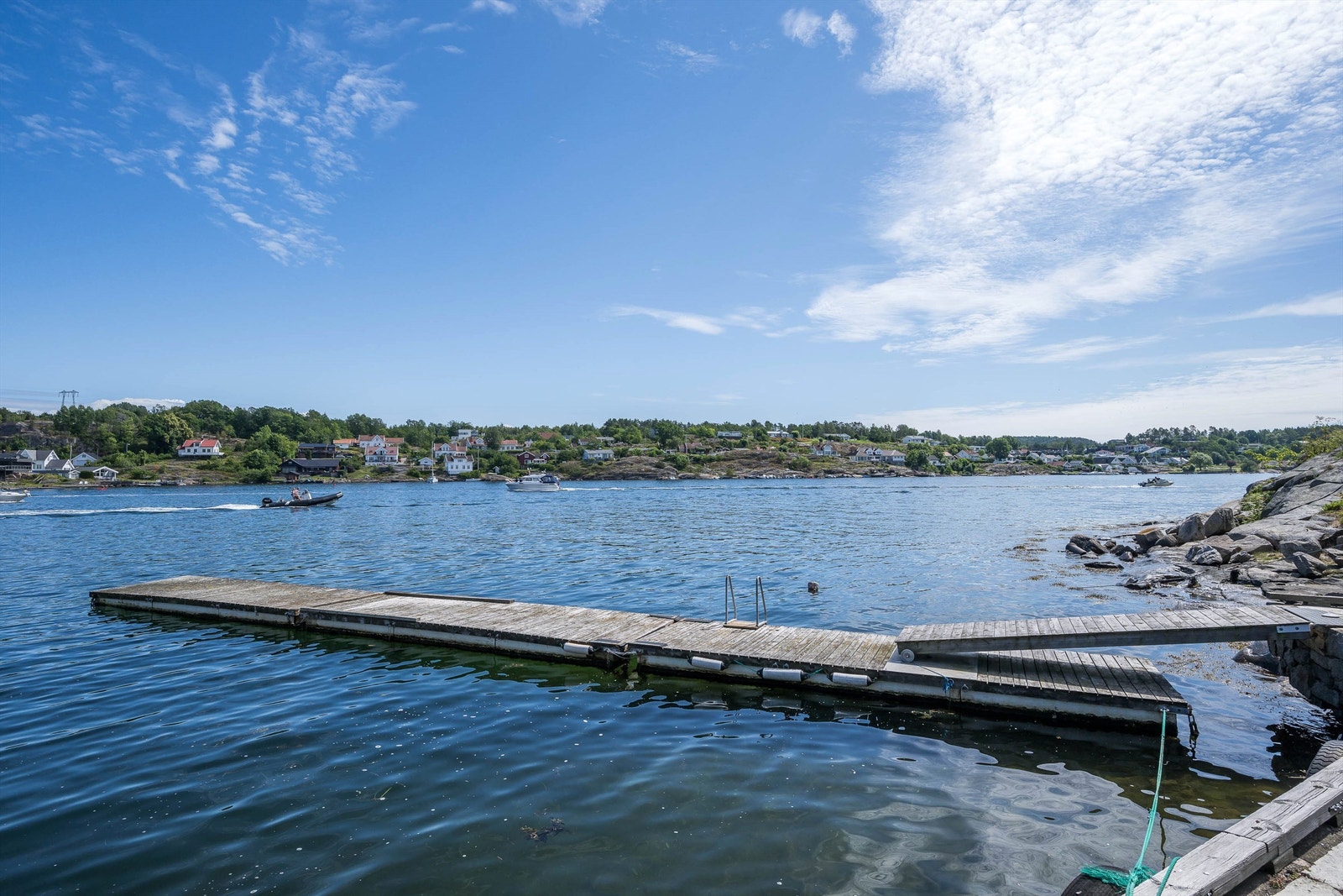 Med båt tar du deg raskt ut i den flotte skjærgården Galleribilde