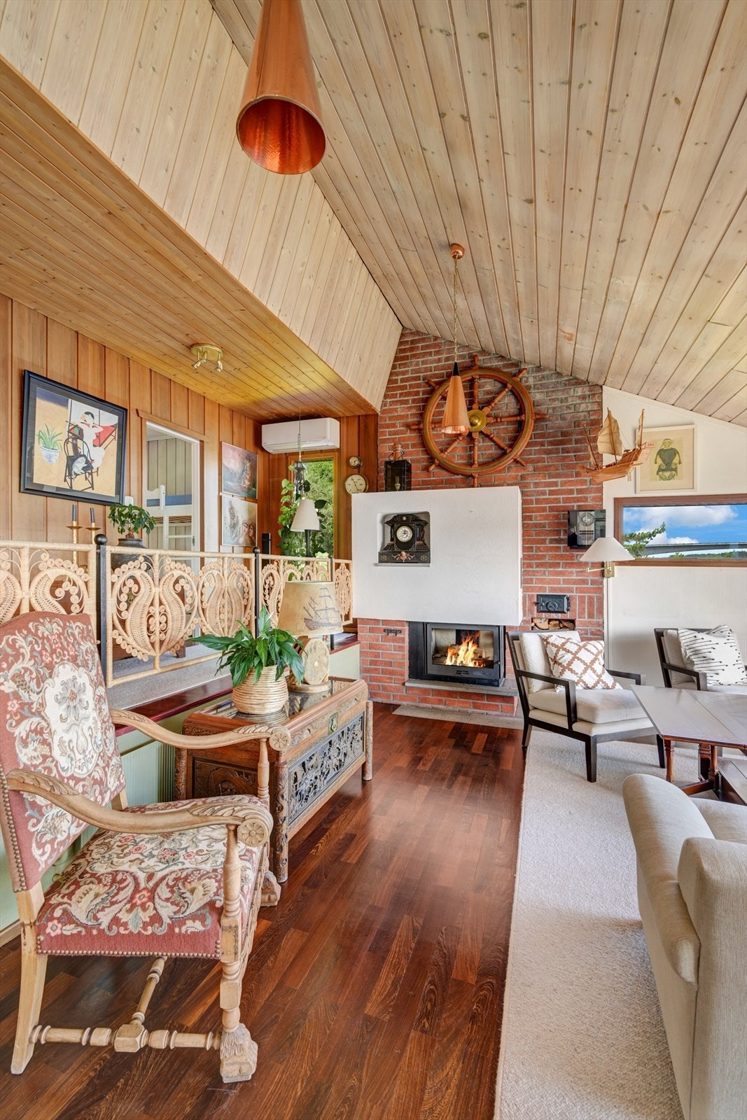 Vedovn i stue gir god varme og lun følelse på kalde dager Galleribilde