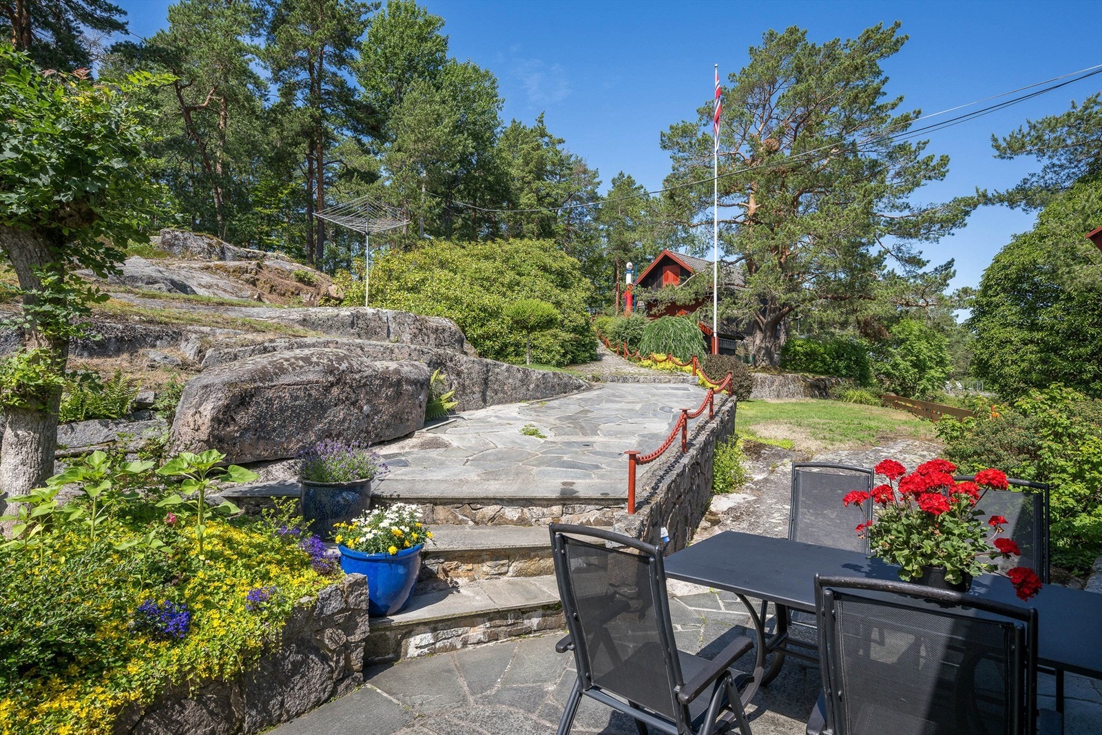 Koselig adkomst fra garasjen Galleribilde