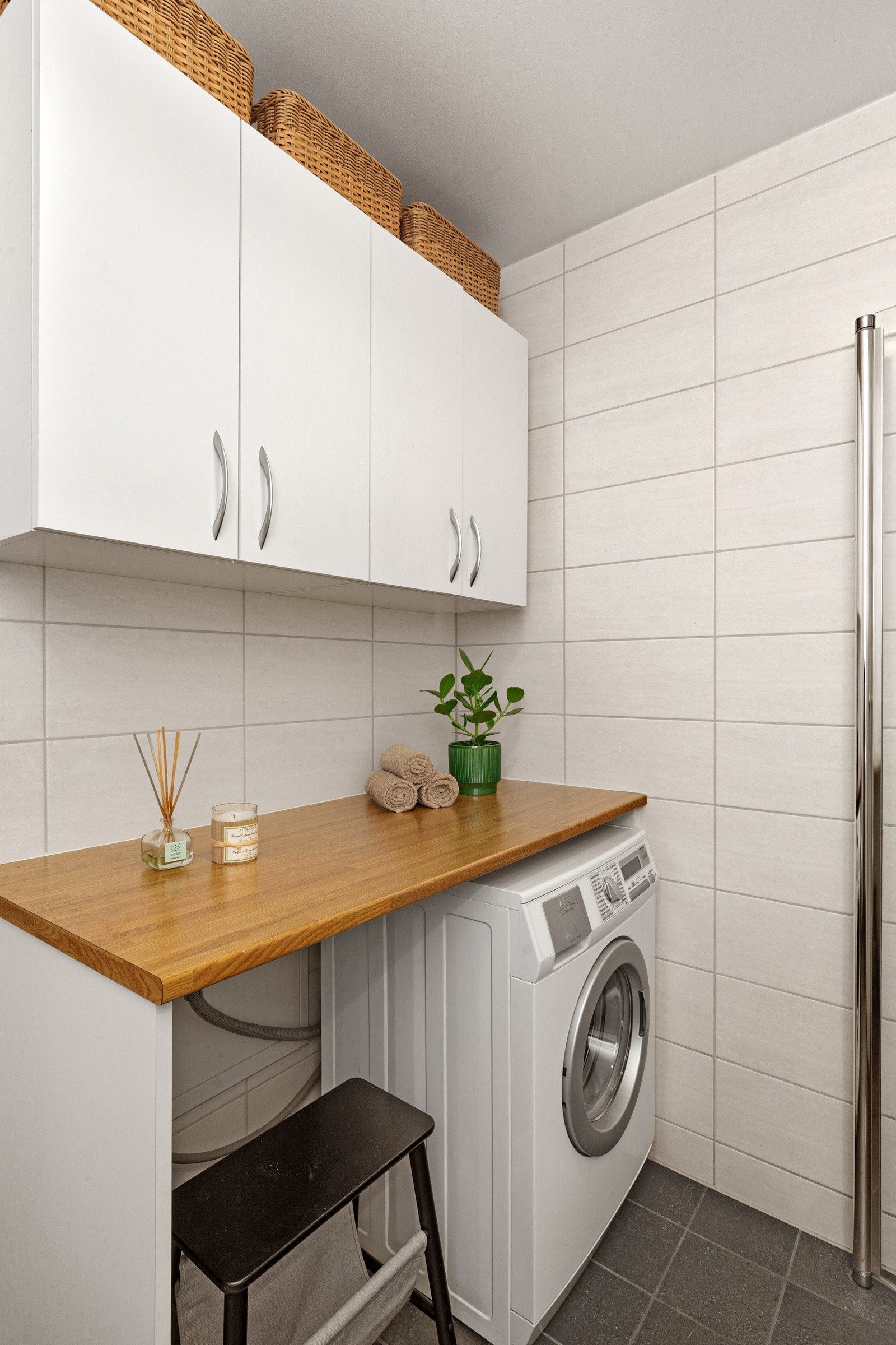 Opplegg til både vaskemaskin og tørketrommel. Galleribilde