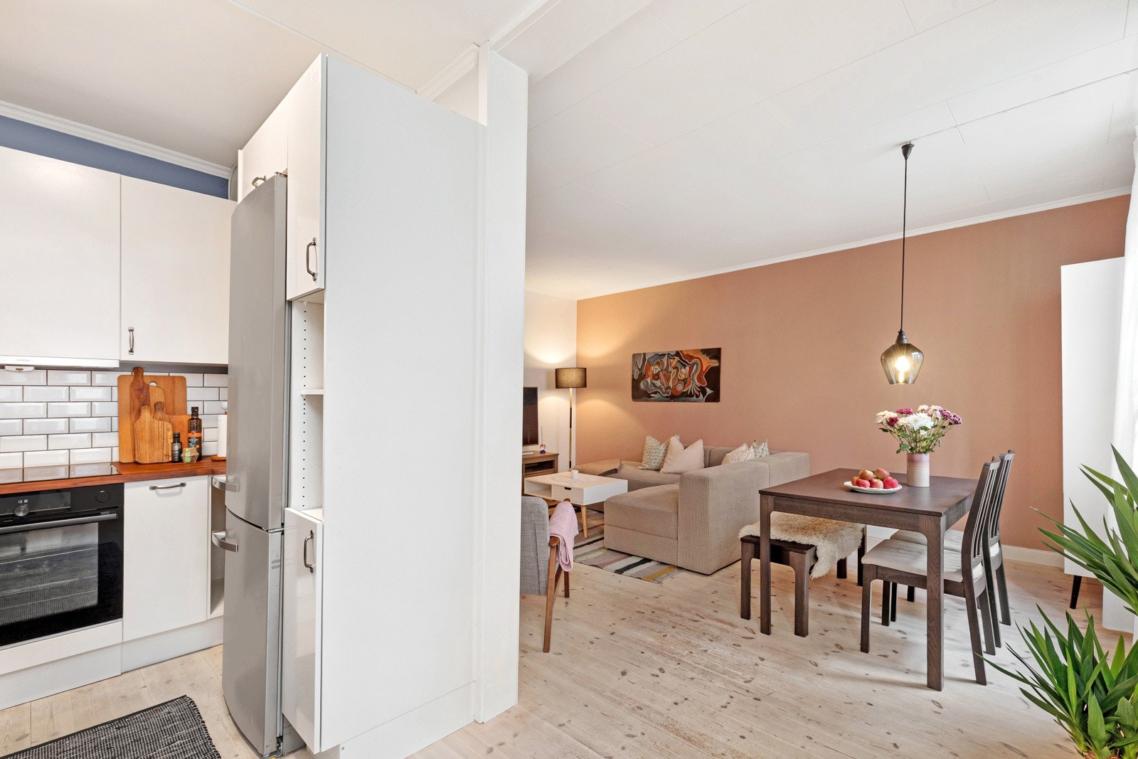 Hele leiligheten er beliggende i sameiets indre gårdsrom. Galleribilde