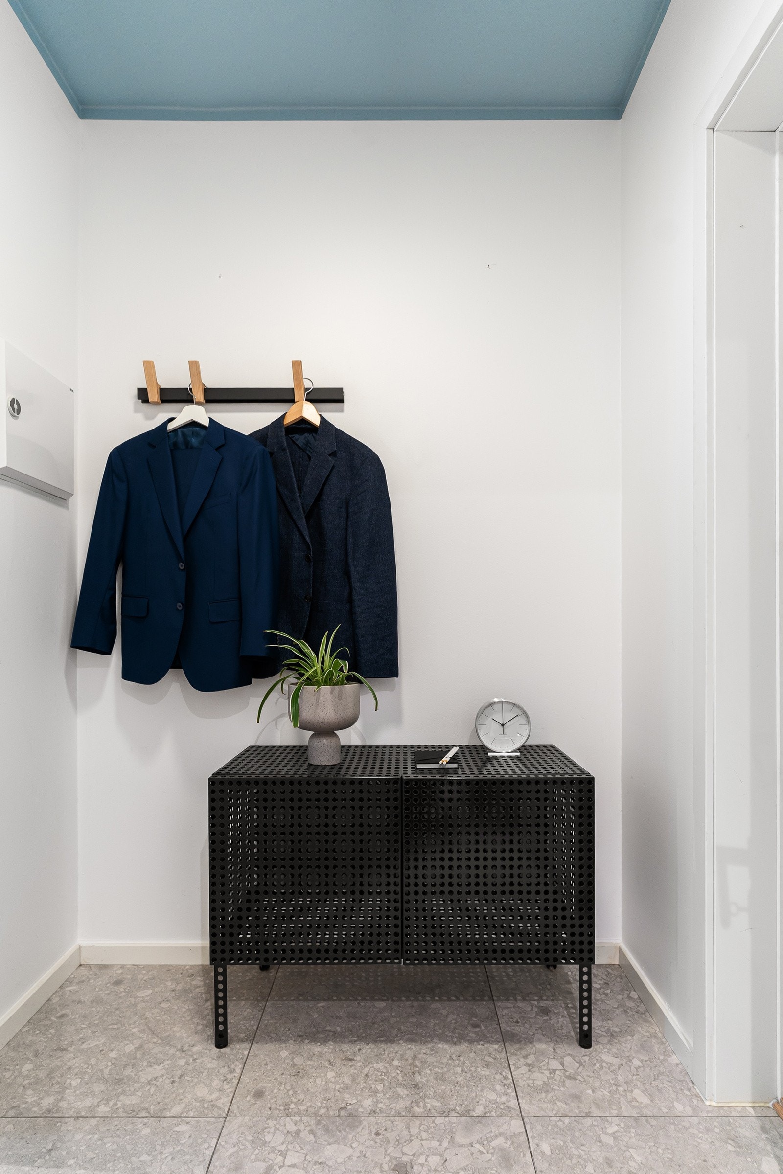 Her er det god plass til garderobeskap, kommode eller benk. Galleribilde