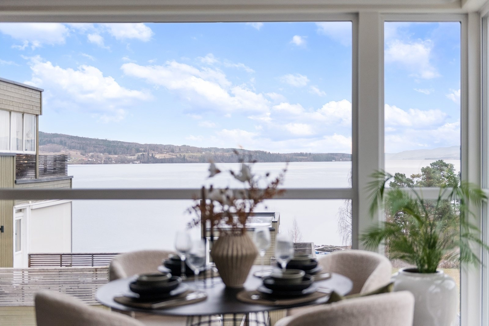 Utsikten fra stua. Galleribilde