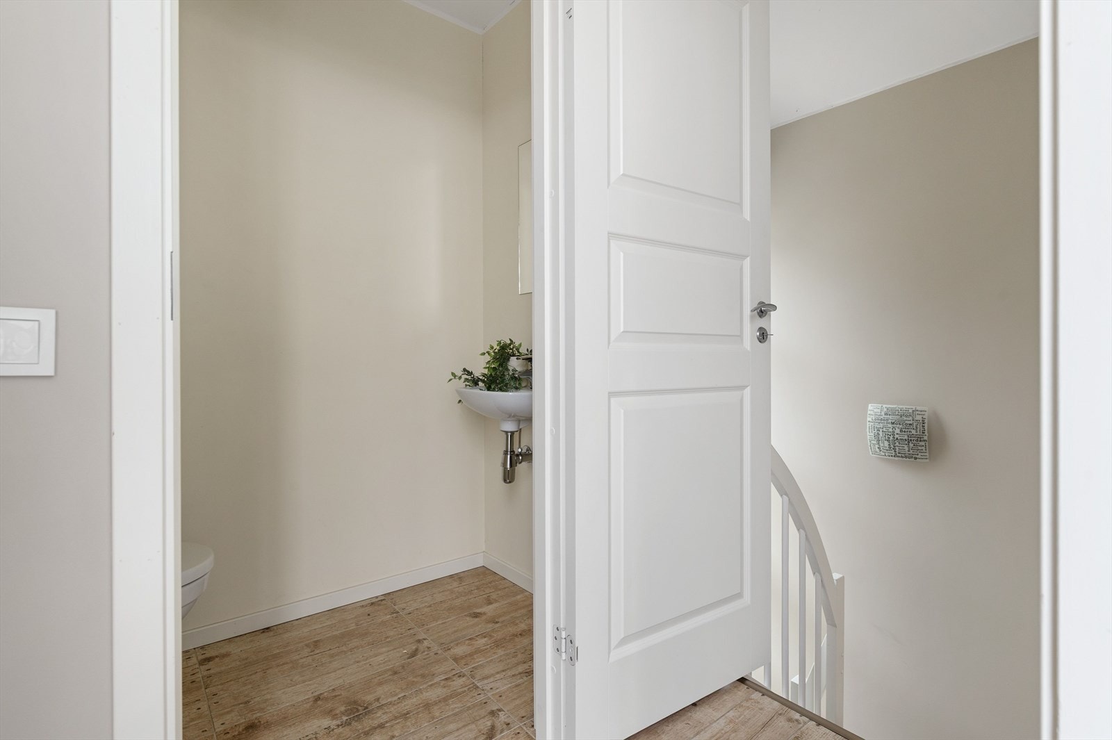 Praktisk toalettrom. Galleribilde