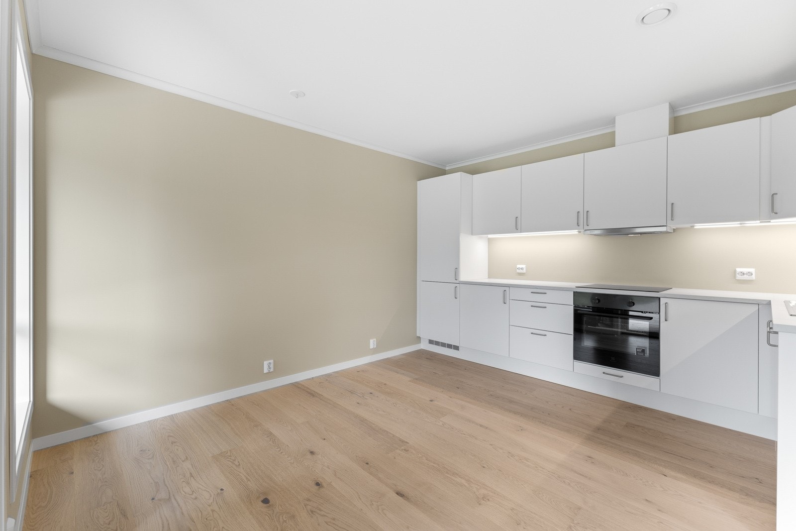 Alle skap og skuffer har demping. Galleribilde