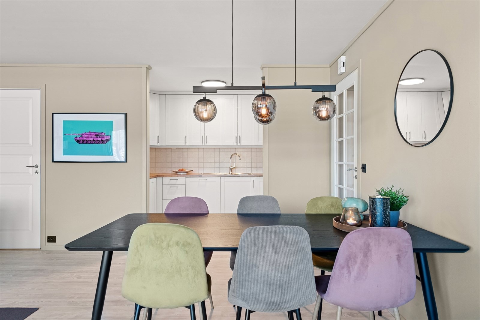 I stuen er det muligheter for å etablerte ildsted ved ønske og behov. Galleribilde