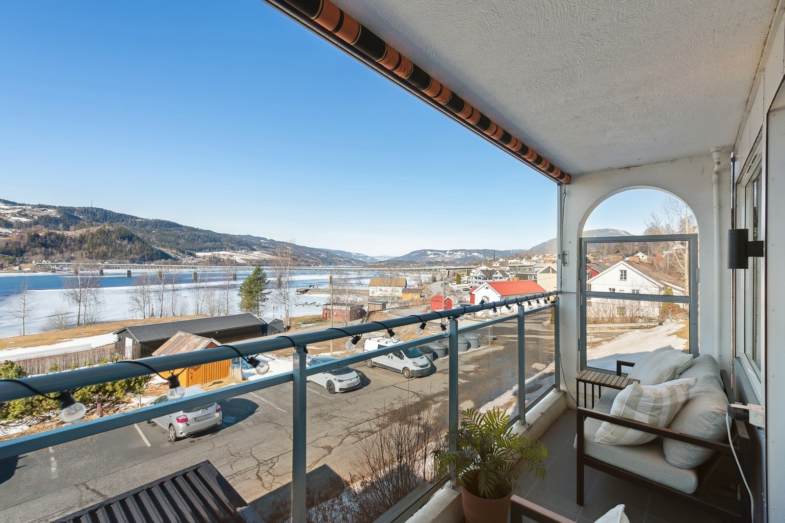 Leiligheten kan skilte med gode lys- og solforhold. Galleribilde