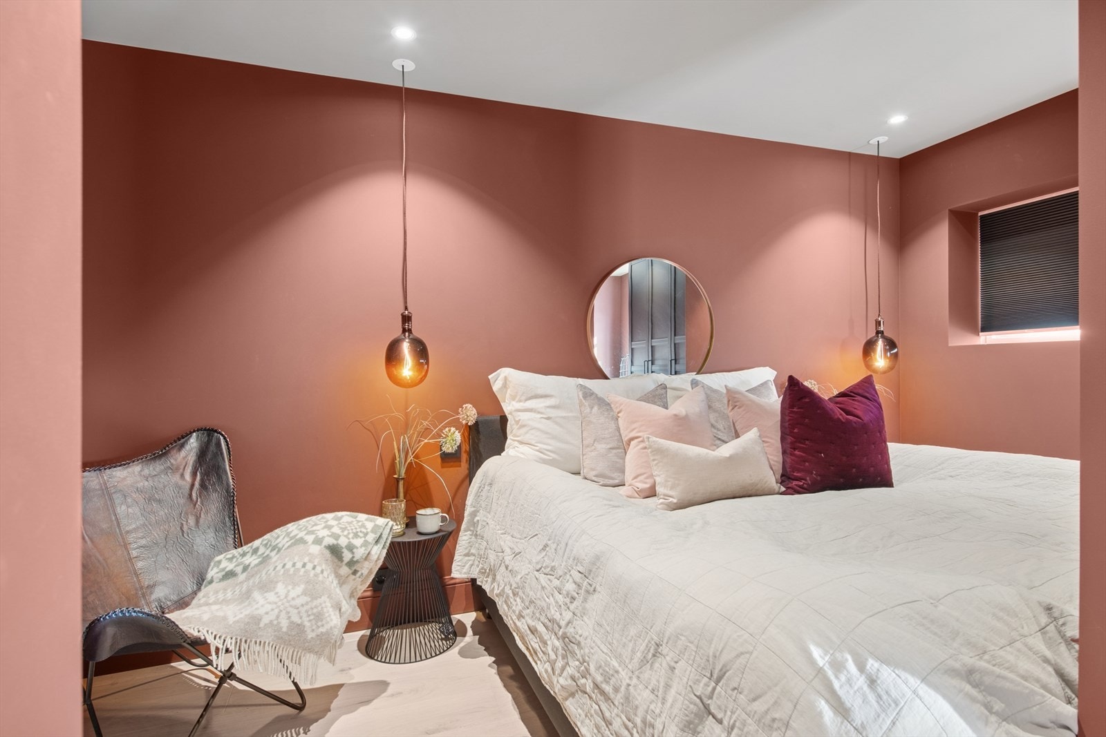 Leiligheten tilbyr tre romslige og komfortable soverom, praktisk og fleksibelt fordelt. Galleribilde