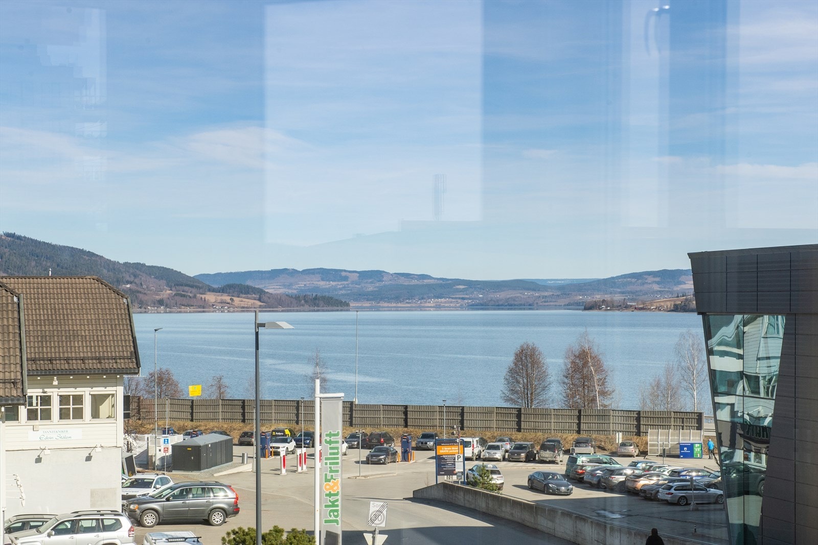 Utsikt mot Mjøsa. Galleribilde