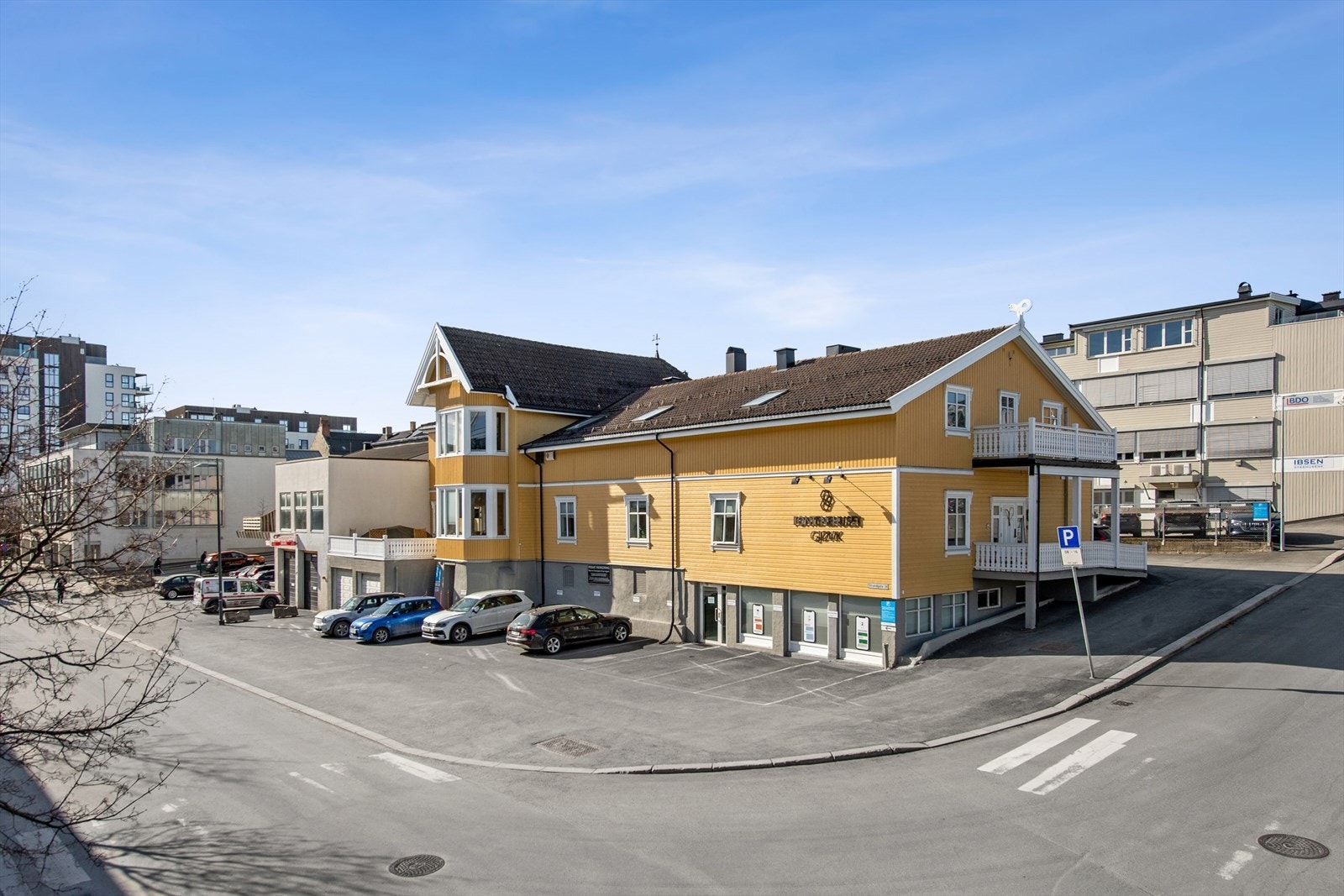 Leiligheten har en meget sentral beliggenhet rett ved CC Gjøvik, og byr på gangavstand til alle servicetilbud. Galleribilde