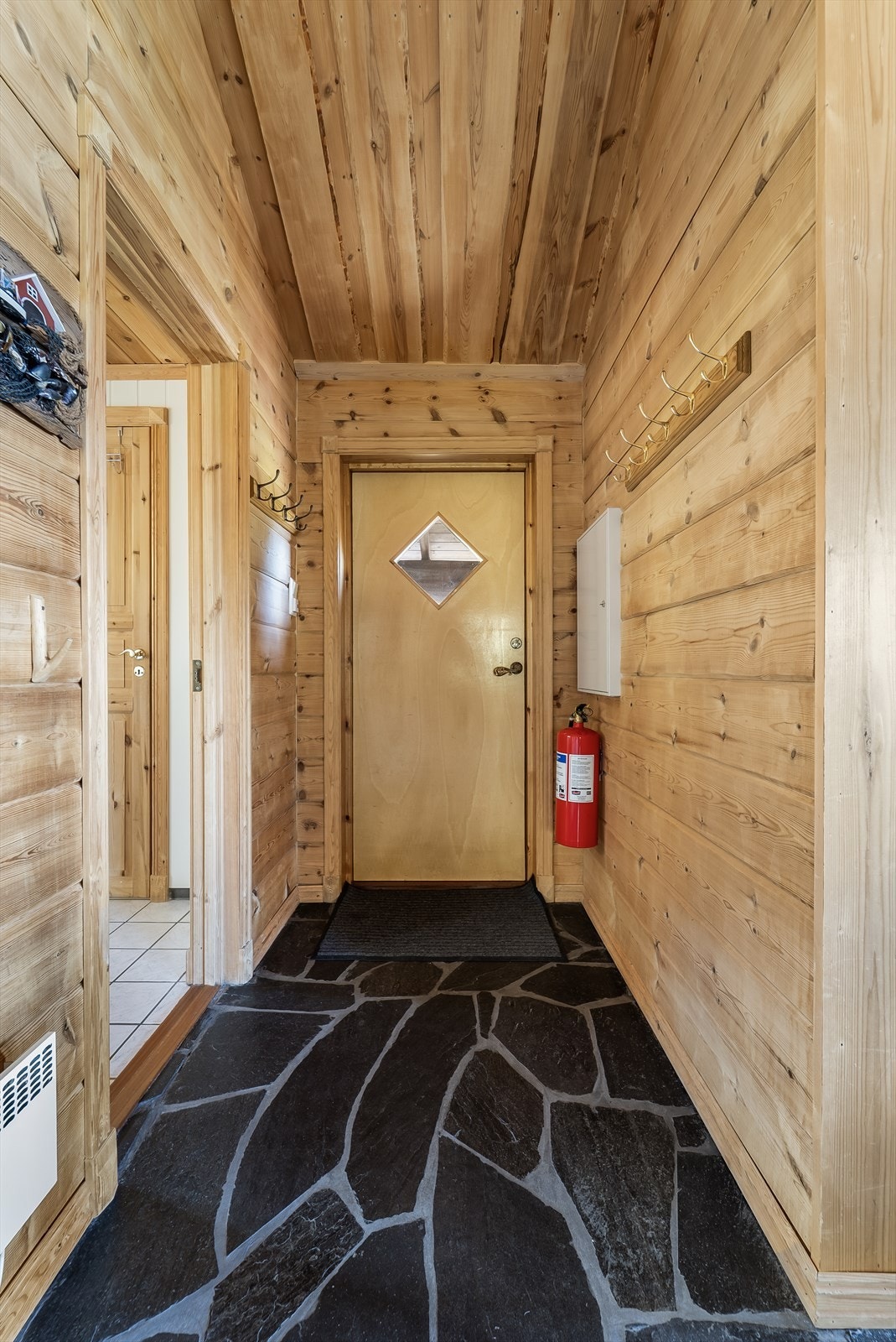 Inngangsparti med avklednings plass. Galleribilde