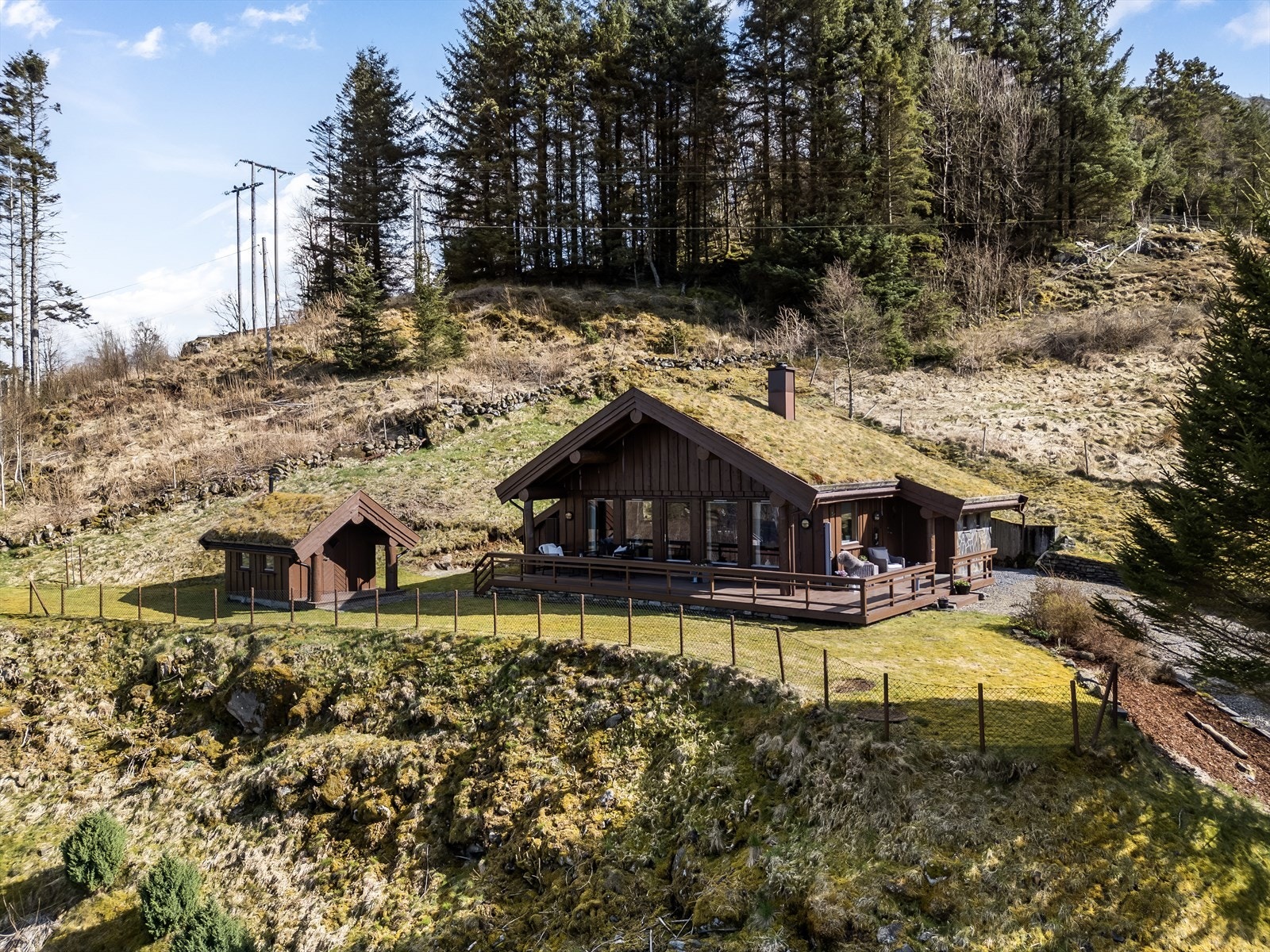 Eiendomsmegler MNEF Anita Cecilie Gabrielsen ønsker velkommen til Elledalsveien 741! Galleribilde